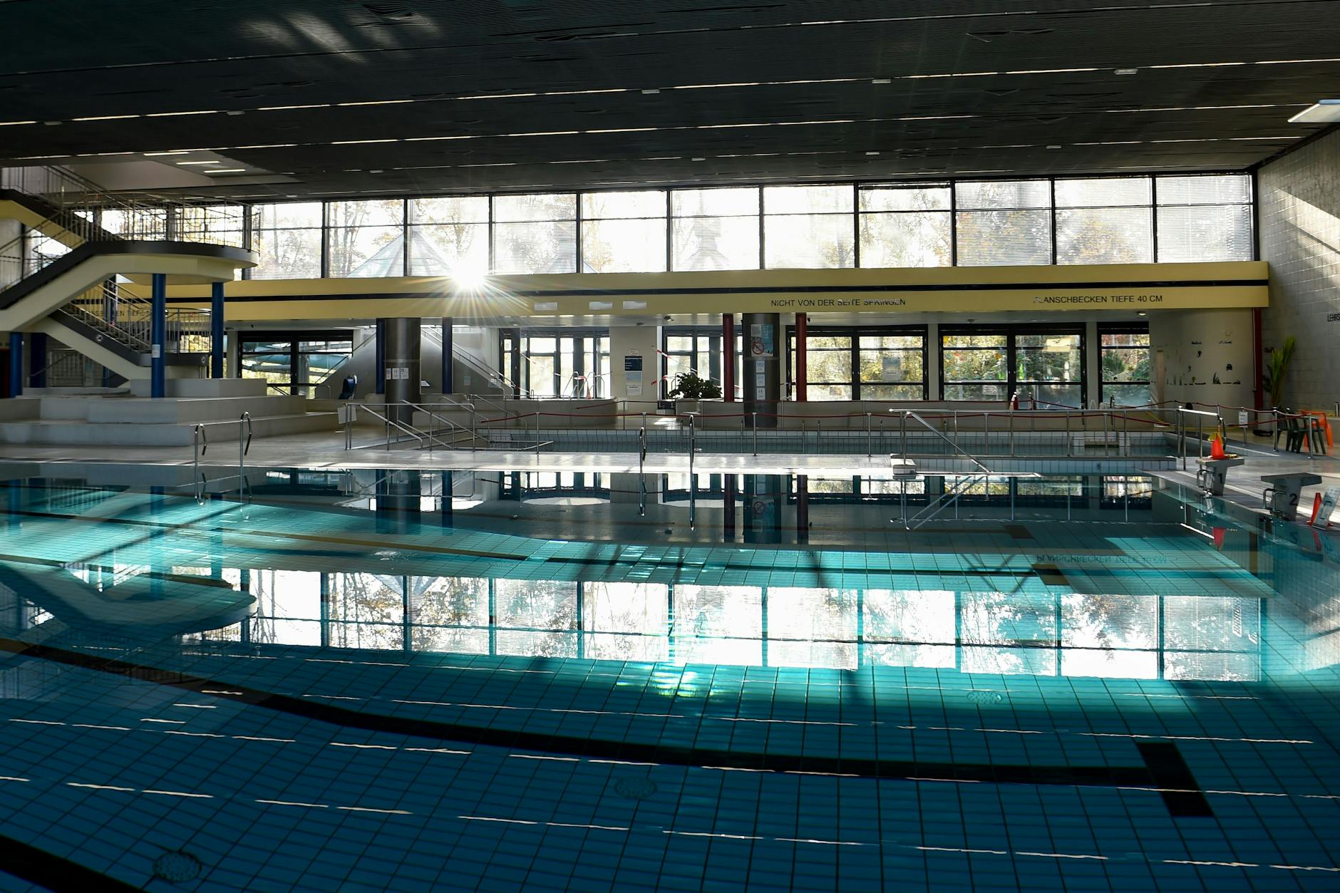 Im Stadtbad Lankwitz ereignete sich Mitte November ein schwerer Badeunfall. Die Behörden prüfen, ob die Mutter schuldig ist.