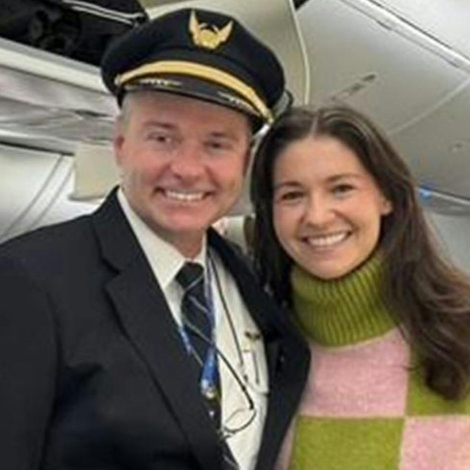 An Krebs erkrankter Pilot dankt seiner Lebensretterin an Bord +++ mit Video!