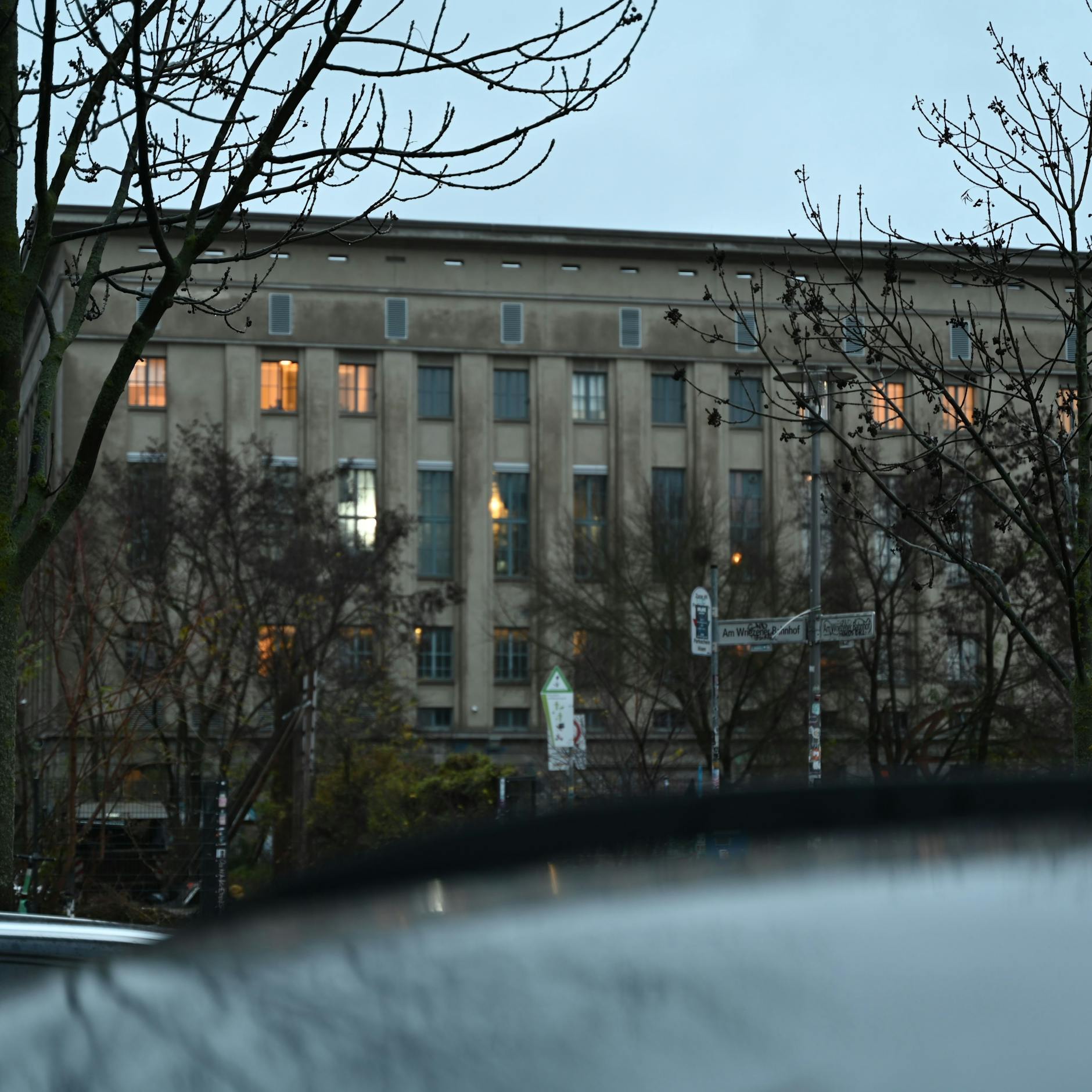 Image - Berghain: Sollten Telefone komplett verboten werden im Berliner Techno-Vatikan?