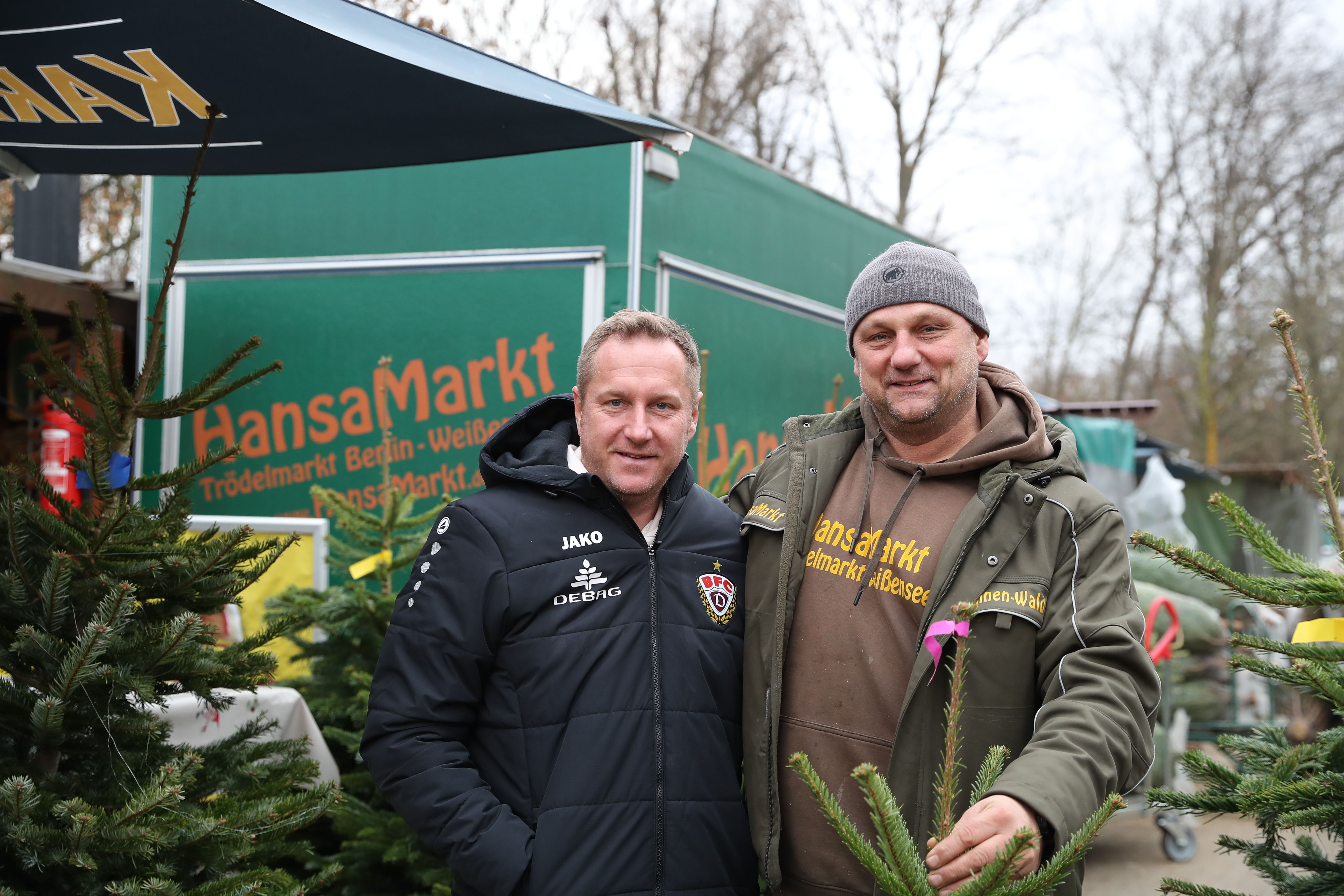 Image - Besonderes unterm Tannenbaum: BFC-Trainer schenkt Dynamos Wattepackung