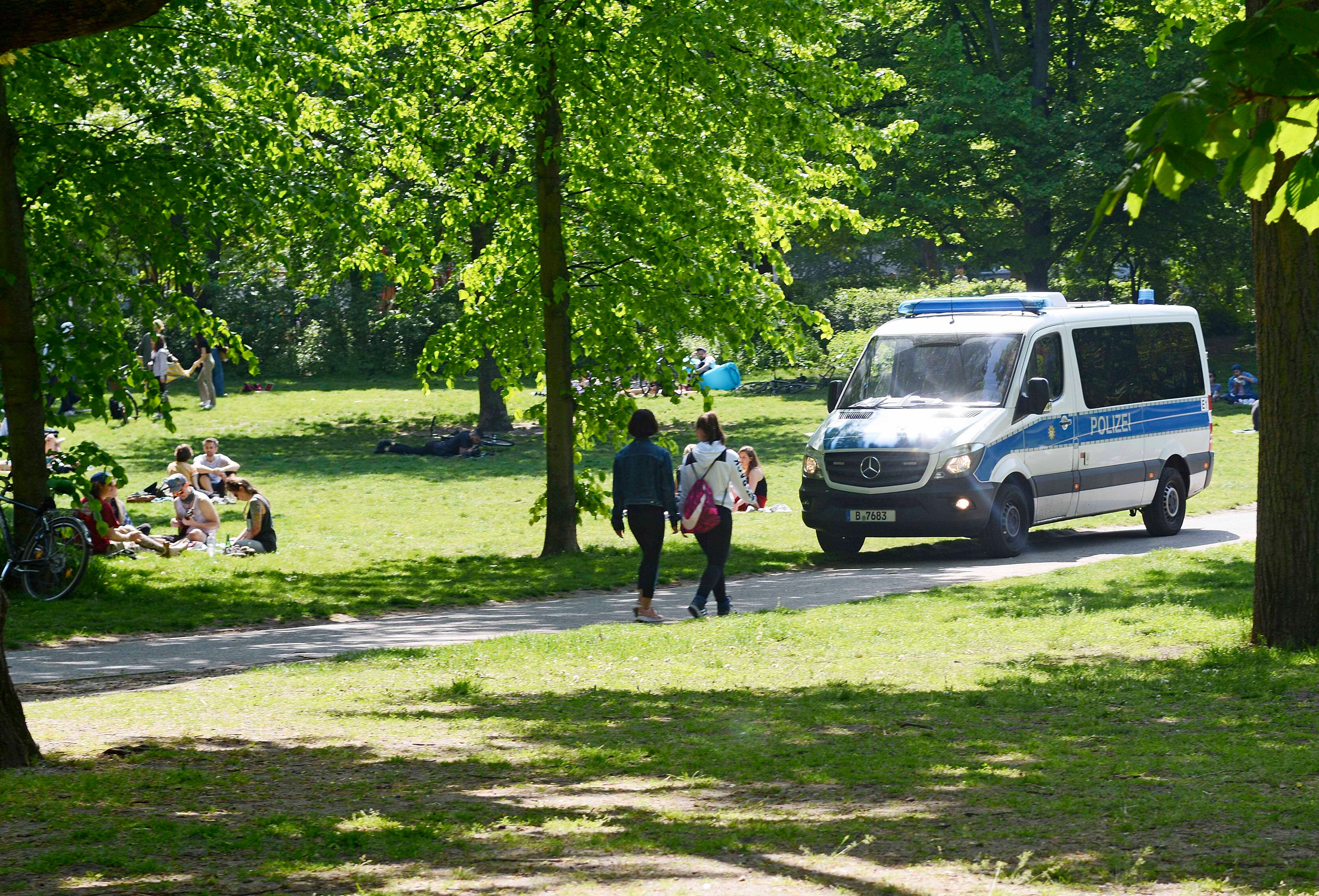 Messer-Horror wegen Brille: Mann im Volkspark Friedrichshain fast getötet