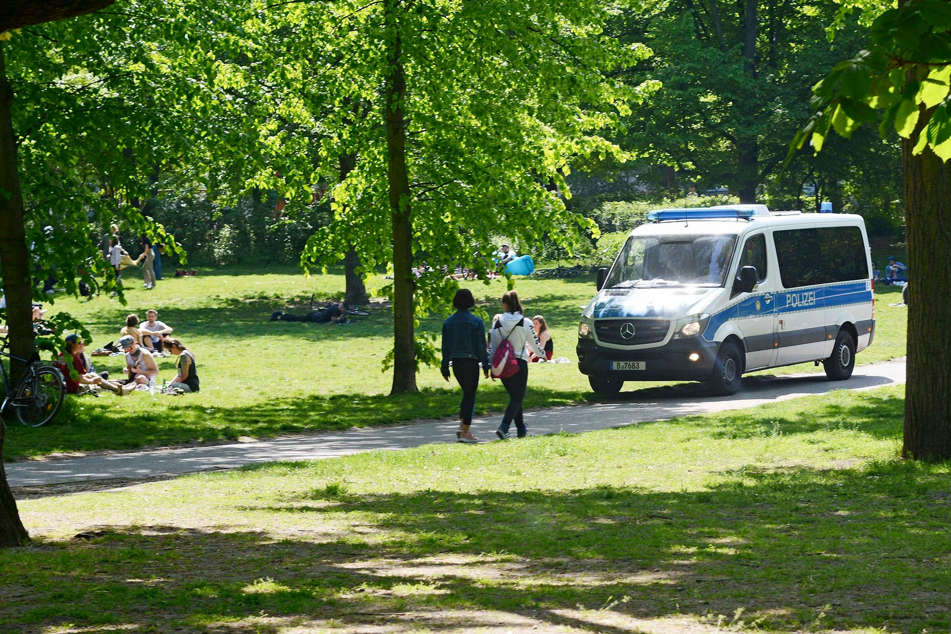 Im Volkspark Friedrichshain kam es am Vatertag zu einem unfassbaren Gewaltverbrechen. (Symbolbild)
