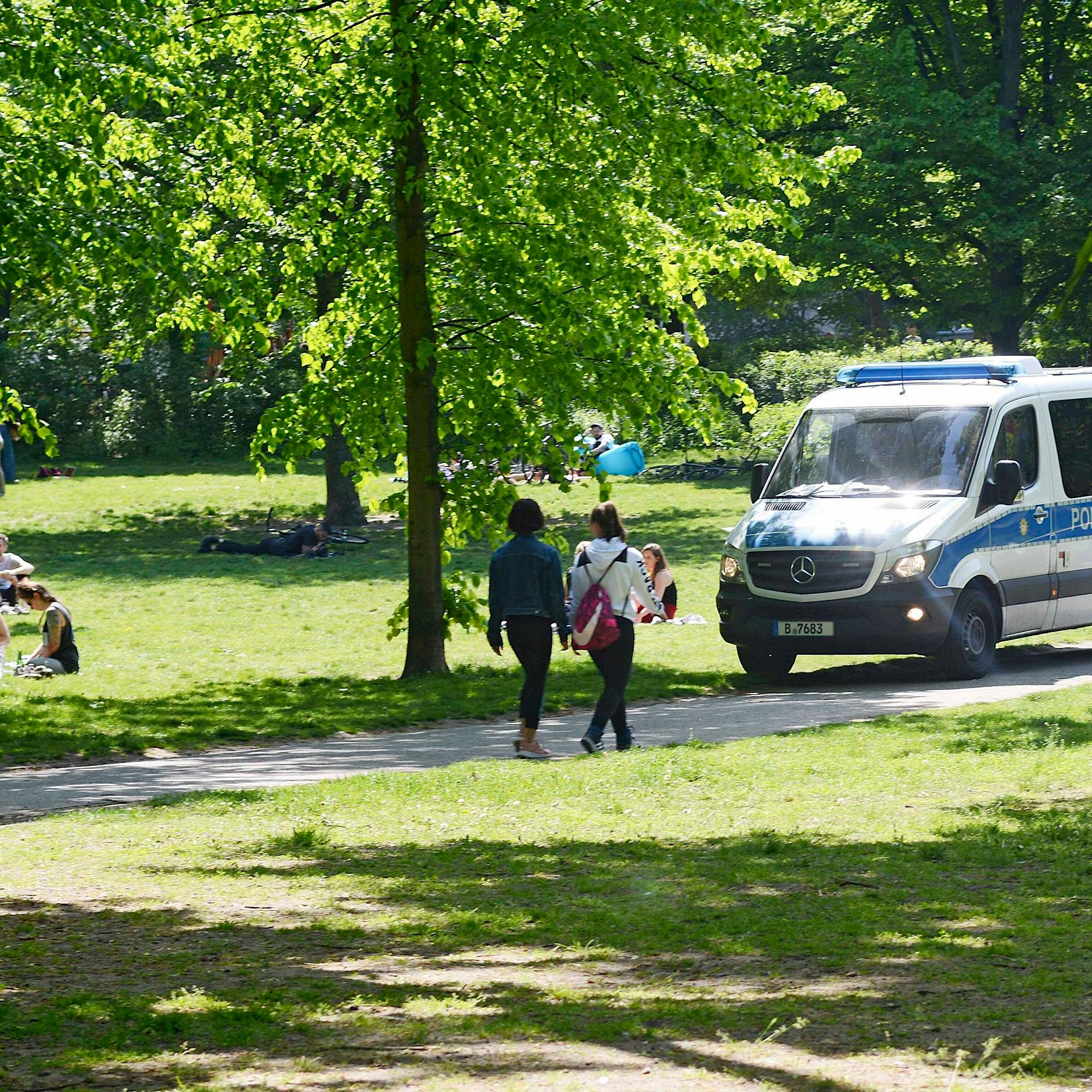 Messer-Horror wegen Brille: Mann im Volkspark Friedrichshain fast getötet