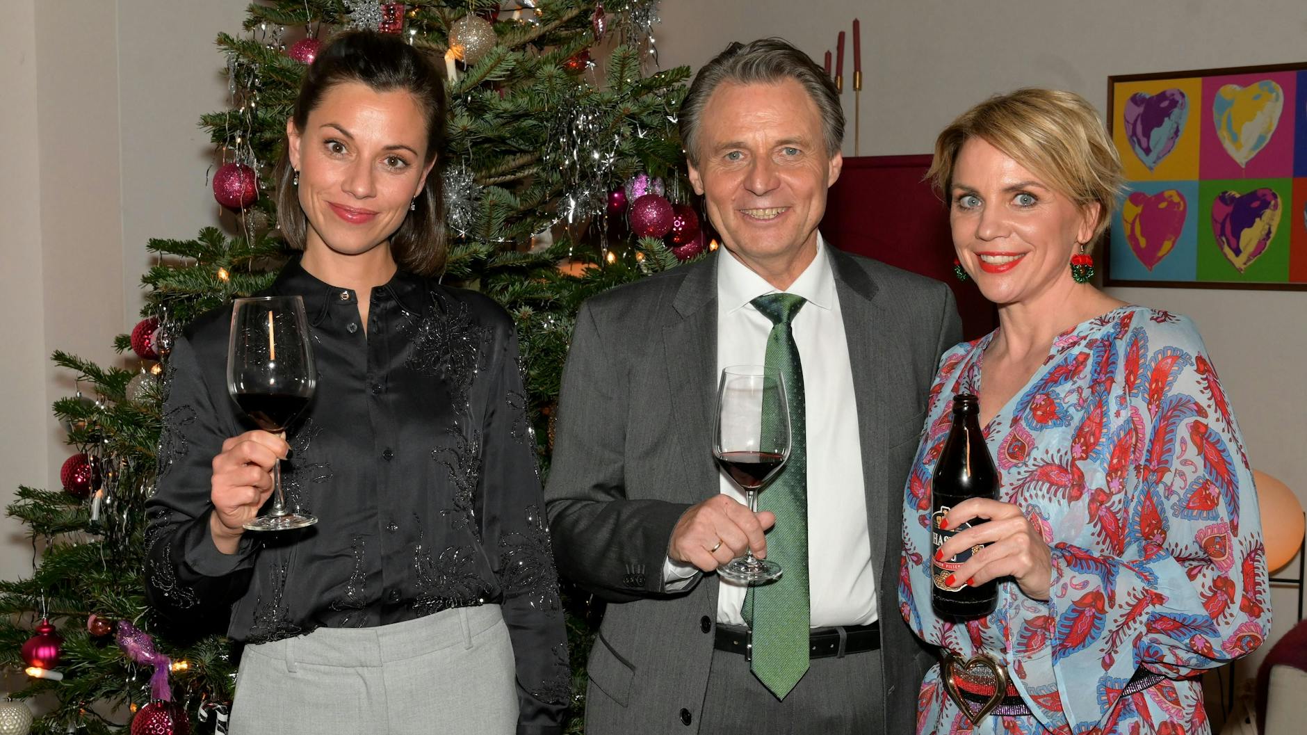 Bei GZSZ spielt Anna-Katharina Fecher die Rolle der Matilda (l.), der Tochter von Jo Gerner (M.)