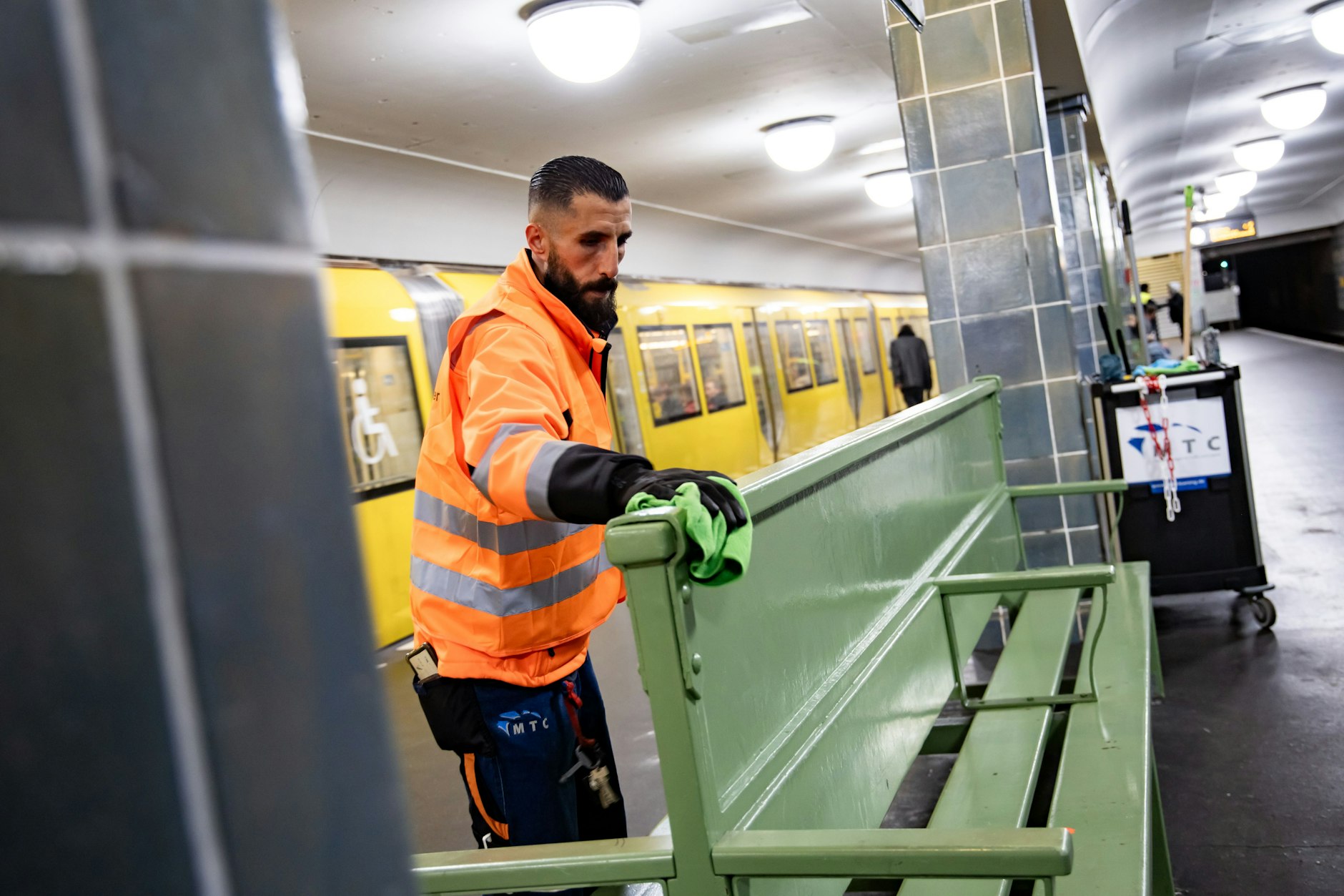 Auf den Bahnhöfen der Linien U8, U7 und U5 soll in Zukunft öfter geputzt werden.