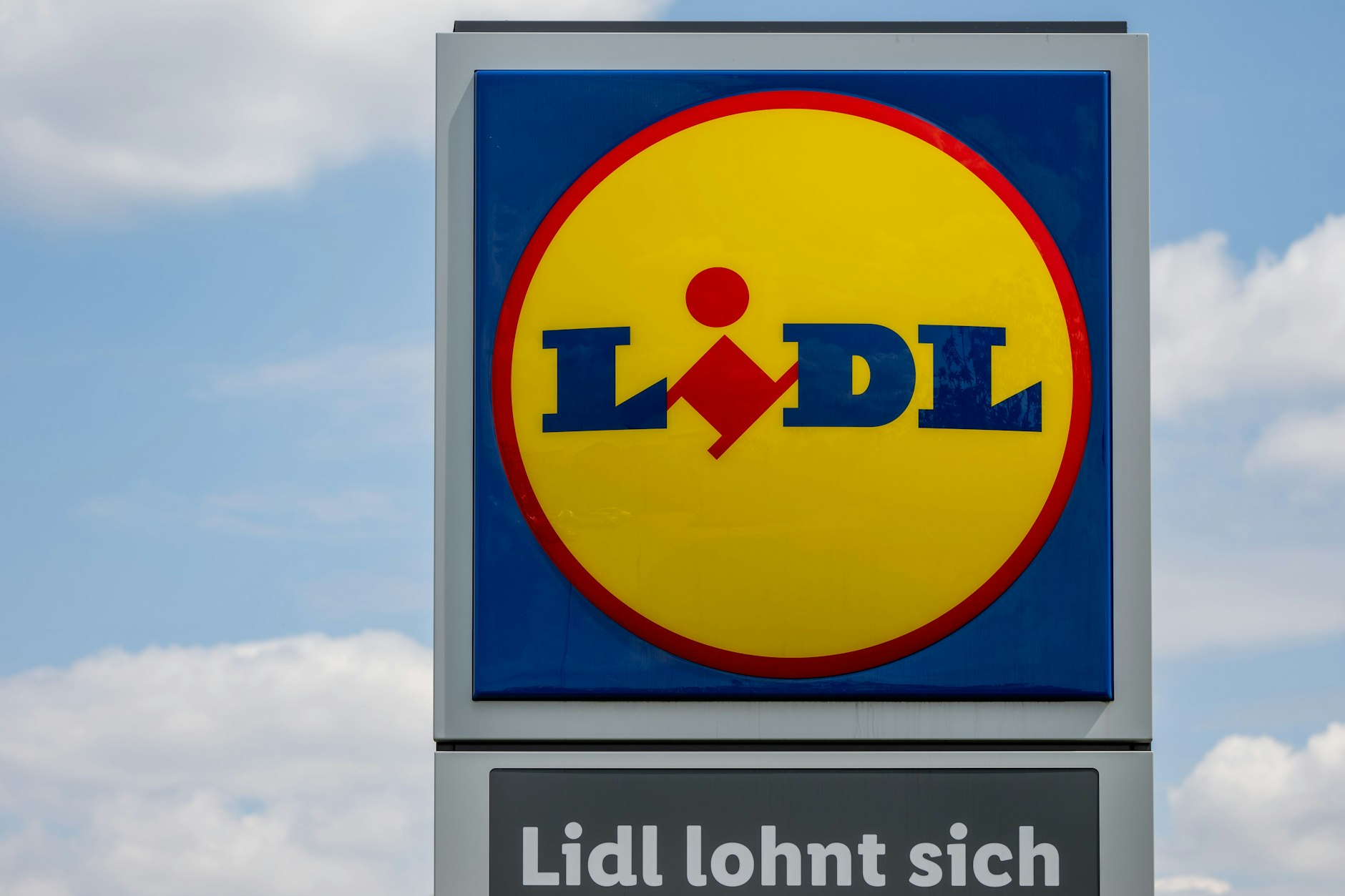 Am Kurfürstendamm hat im Erdgeschoss des Galeria-Kaufhauses eine neue Lidl-Filiale eröffnet.