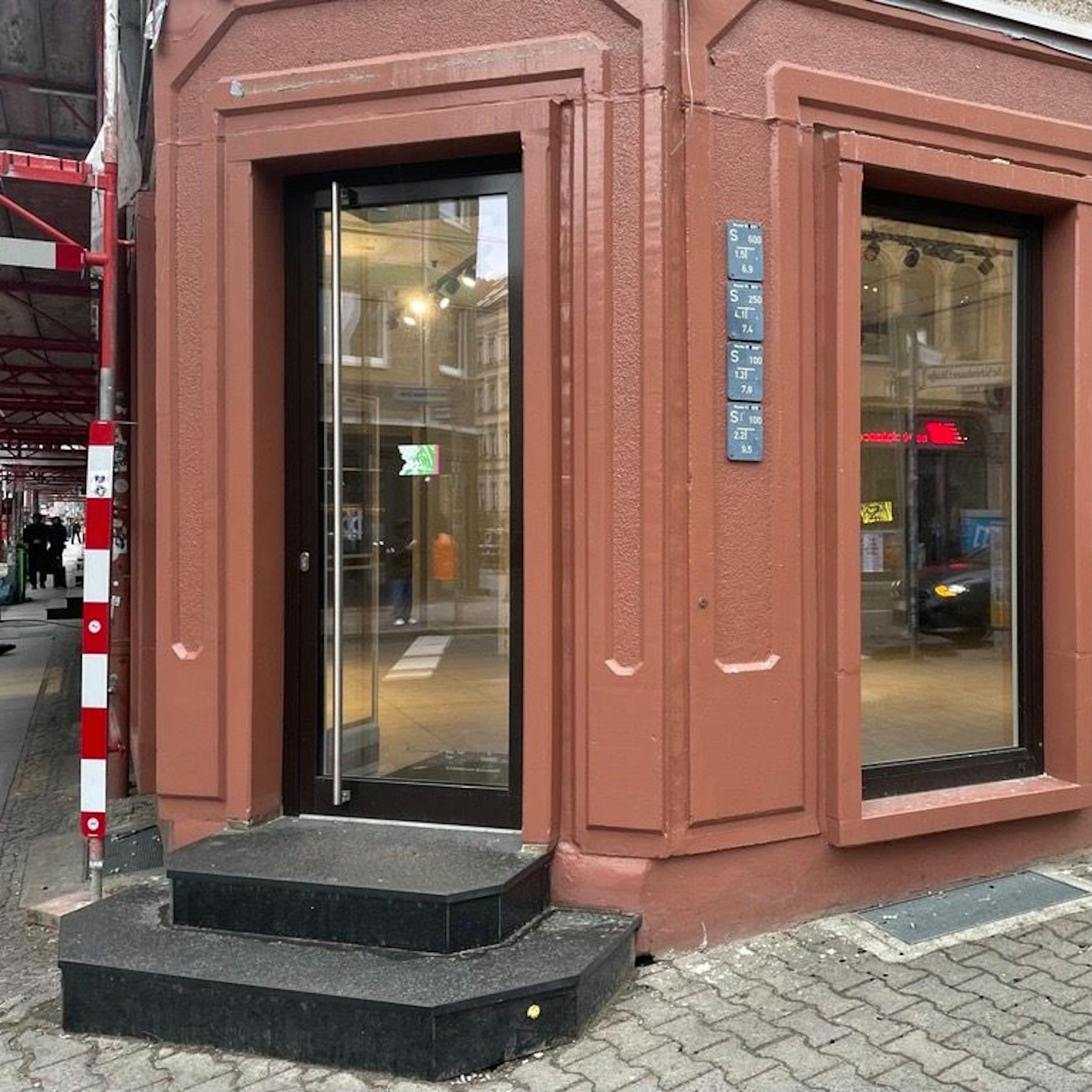 Image - Ladensterben in Berlin-Mitte: Warum immer mehr Geschäfte in der Münzstraße schließen