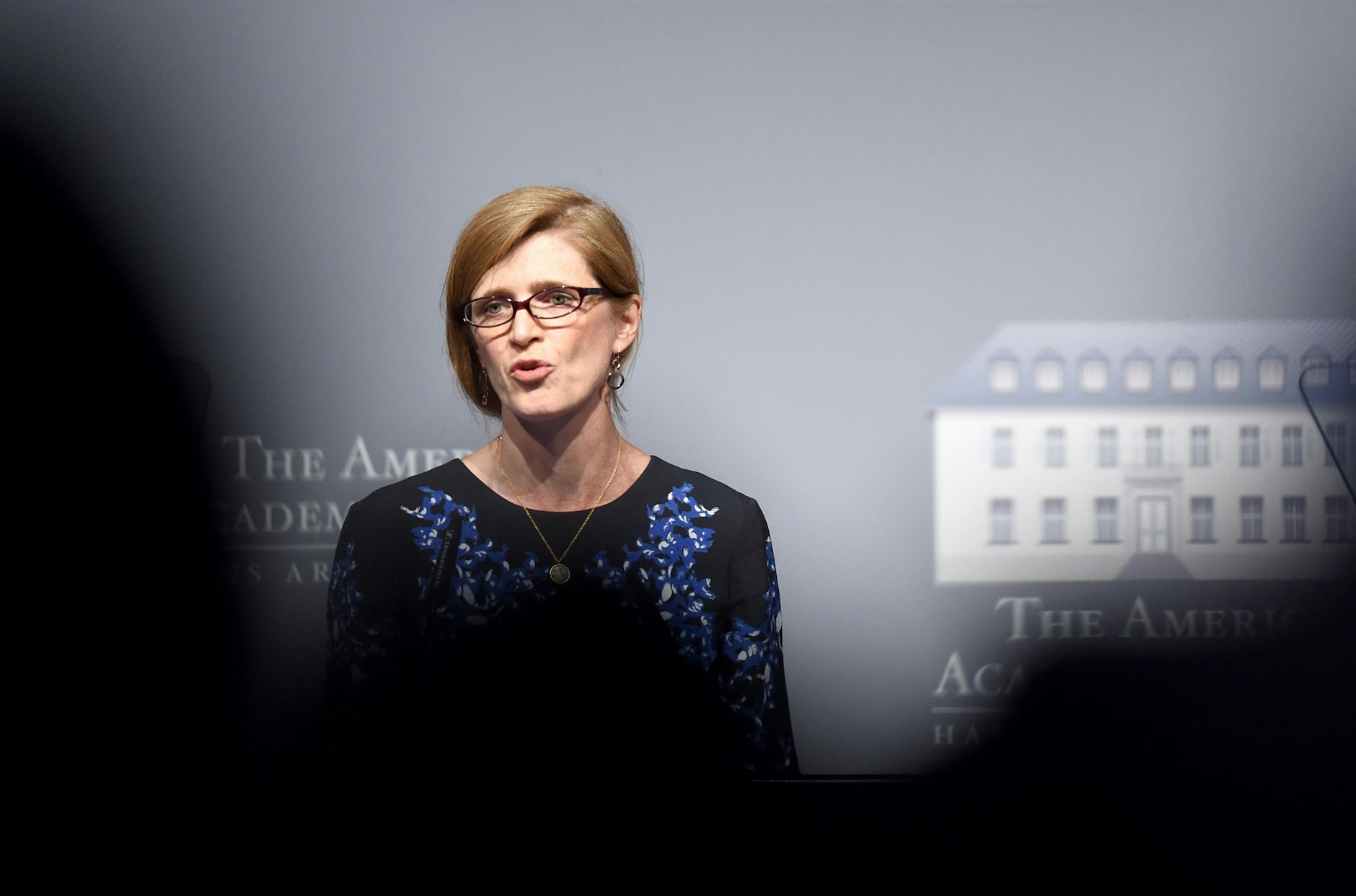 Samantha Power, Chefin von USAID, finanziert die OCCRP, einem Zulieferer des Spiegel.