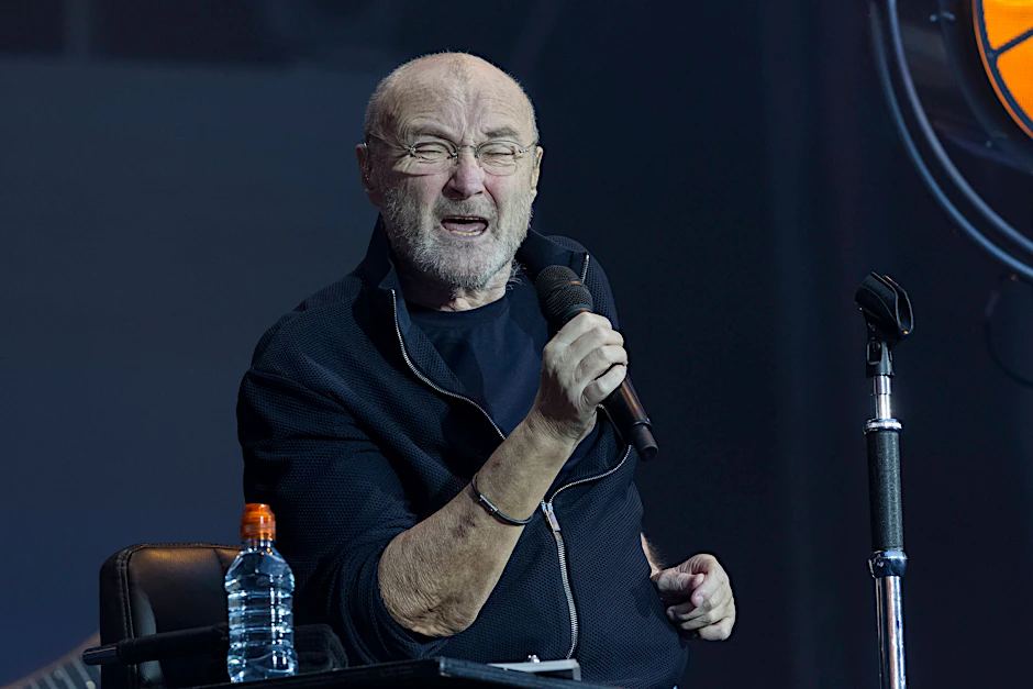 Phil Collins kann nur noch im Sitzen auftreten.