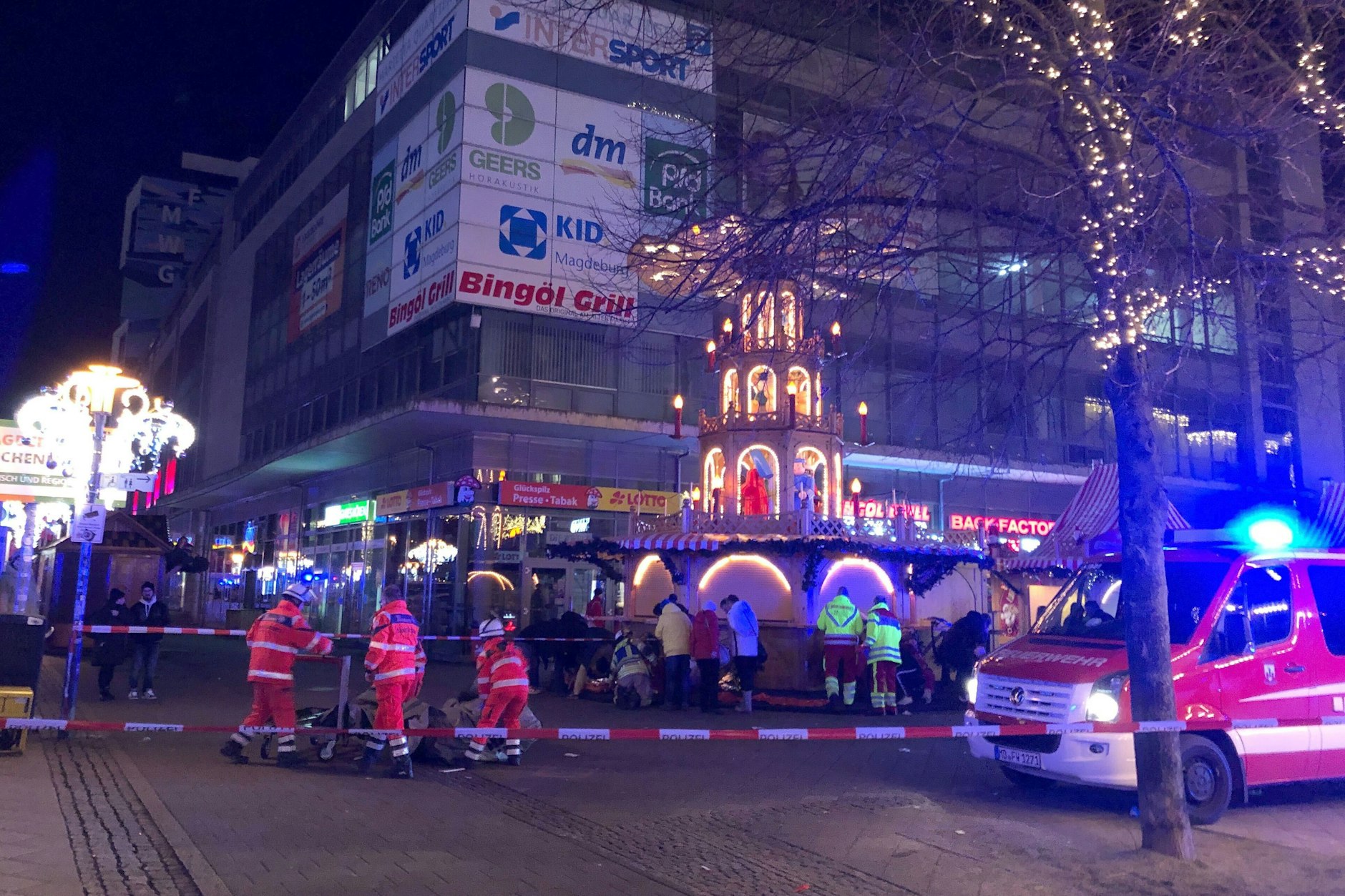 Ein Auto raste auf dem Weihnachtsmarkt von Magdeburg in eine Menschenmenge.