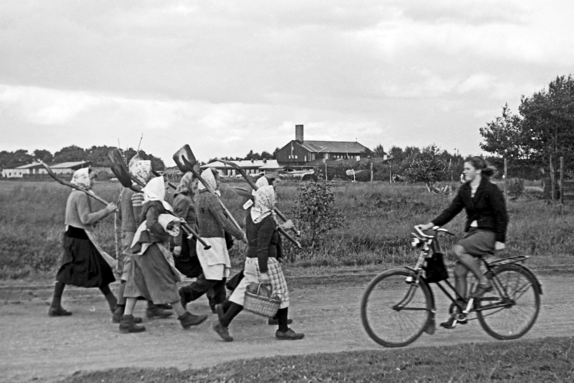 Dorfszene in Nachkriegsdeutschland, 1947