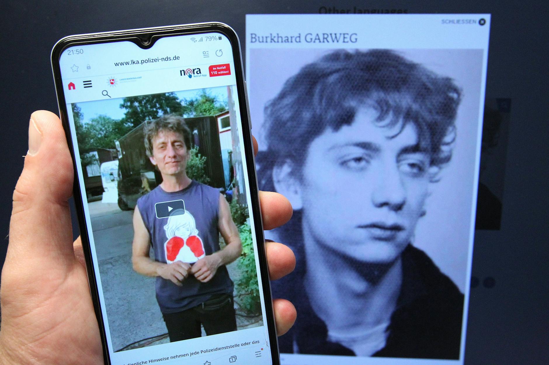 Gesucht seit Jahrzehnten – Burkhard Garweg, einst Mitglieder der dritten Generation der Roten Armee Fraktion (RAF). JETZT meldet er sich aus dem Untergrund.