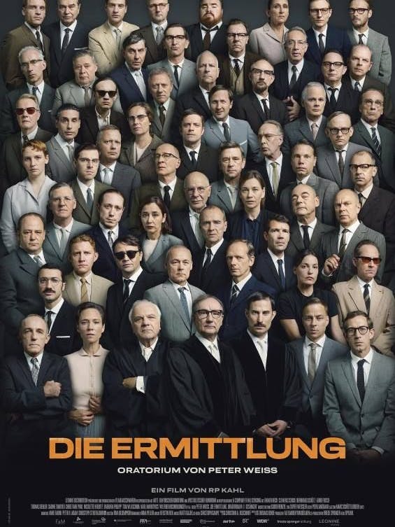 Im Zentrum des Films stehen ein Richter, ein Verteidiger und ein Ankläger, die im Rahmen der Verhandlung auf 28 Zeuginnen und Zeugen treffen, die von ihren Erlebnissen und Beobachtungen in Auschwitz berichten.