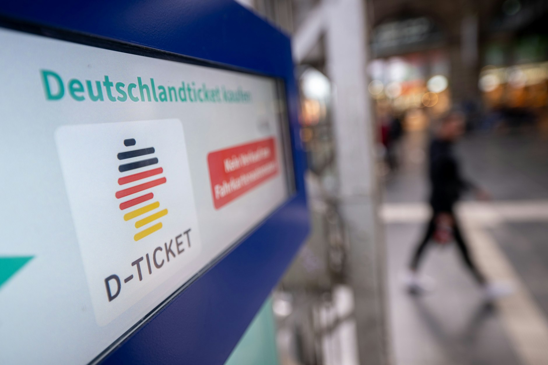 Hinweis für das Deutschlandticket an einem Fahrkartenautomaten. (Symbolbild)