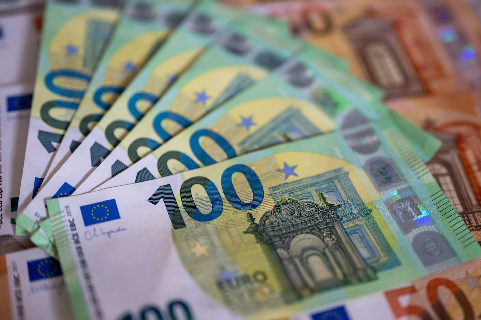 Weil sie für ihn einen Kredit aufgenommen hatten, muss ein Mann nun 190.00 Euro an seine Schwiegereltern zurückzahlen.