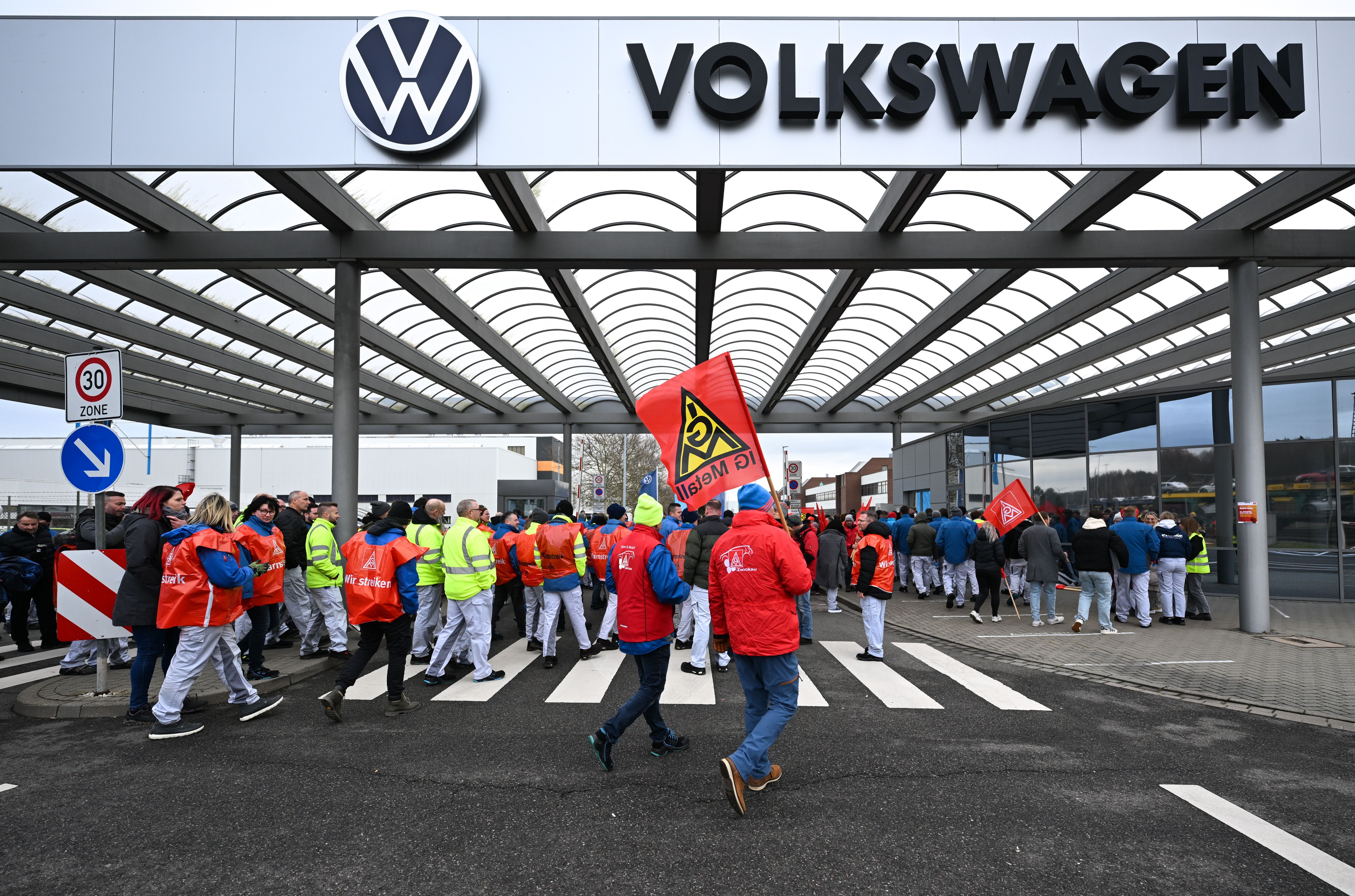 VW und IG Metall erzielen Einigung: Werk in Zwickau vor Schließung gerettet