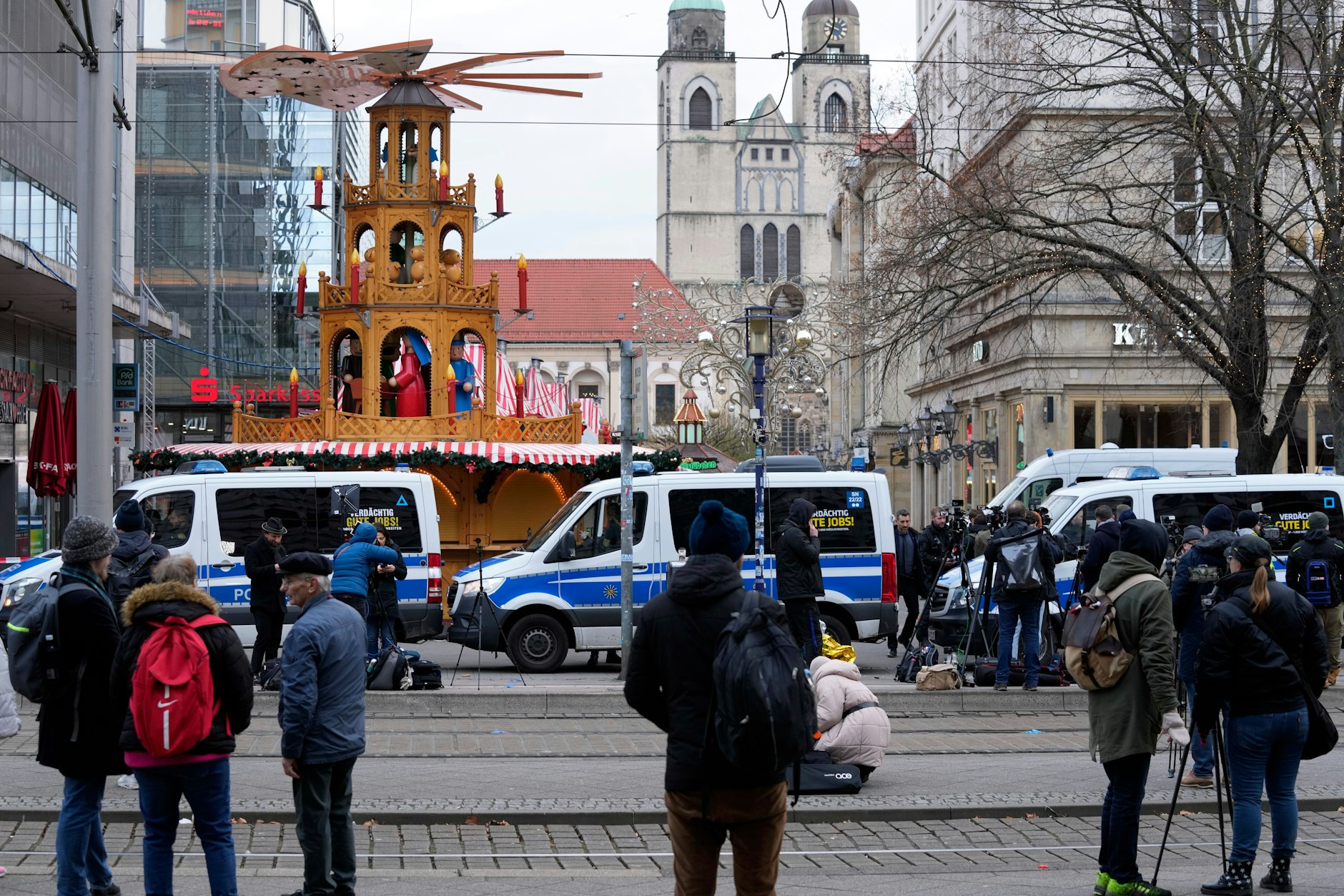„Schock für Deutschland“ und „Weihnachtshorror in Magdeburg“: Zeitungen aus aller Welt berichten über den Anschlag in Magdeburg.