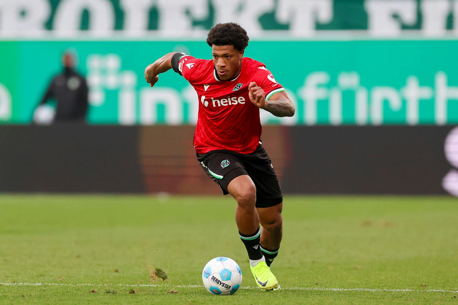 Herthas ehemalige Sturmhoffnung Jessic Ngankam spielt jetzt für Hannover 96 und muss den Blau-Weißen wehtun.