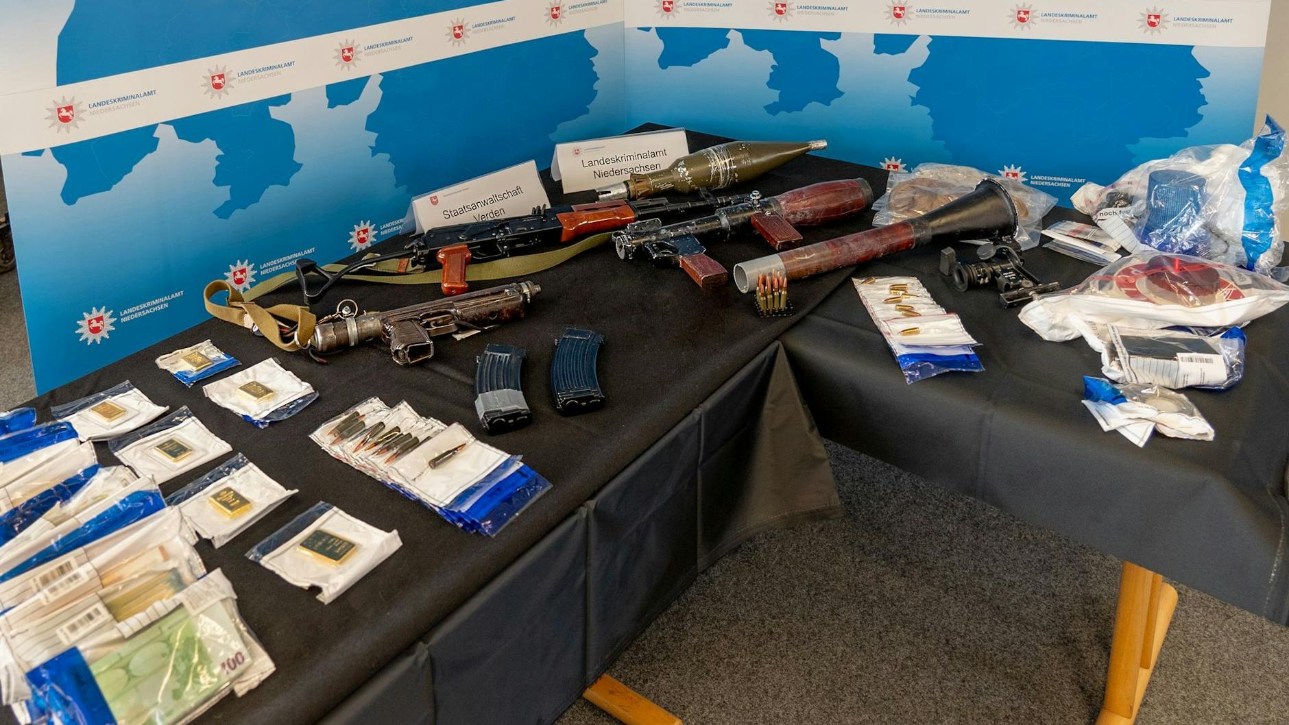Bei der Durchsuchung der Wohnung, in der Klette unter falscher Identität jahrelang in Berlin lebte, wurden unter anderem mehrere Waffen gefunden.
