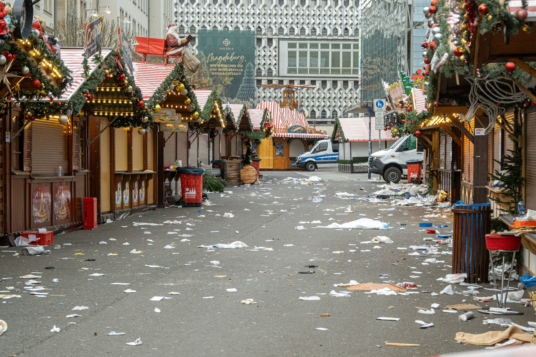 Ein Auto war in die Menschenmenge auf dem Magdeburger Weihnachtsmarkt gerast und tötete mehrere Menschen. 