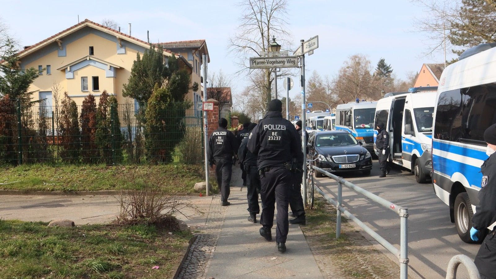 Im März räumte die Polizei die Villa des Remmo-Clans in Buckow nach einem jahrelangen Rechtsstreit. Das Haus wurde laut Berliner Staatsanwaltschaft mit Beute- und Schwarzgeld erworben.