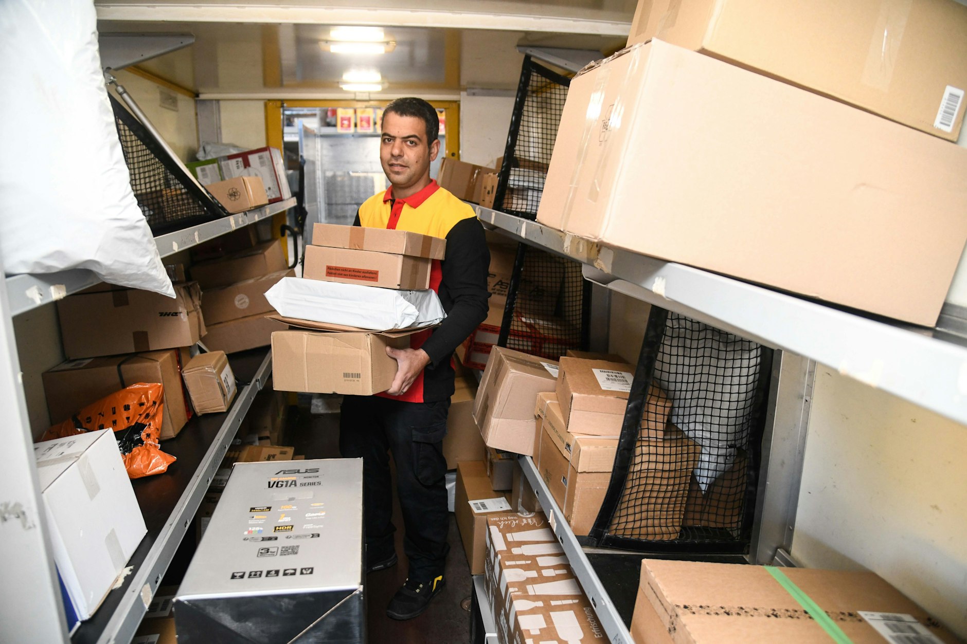 Mit dem Jahreswechsel 2025 werden Briefe und Pakete teurer und es gilt eine neue Kennzeichnungspflicht für Pakete.