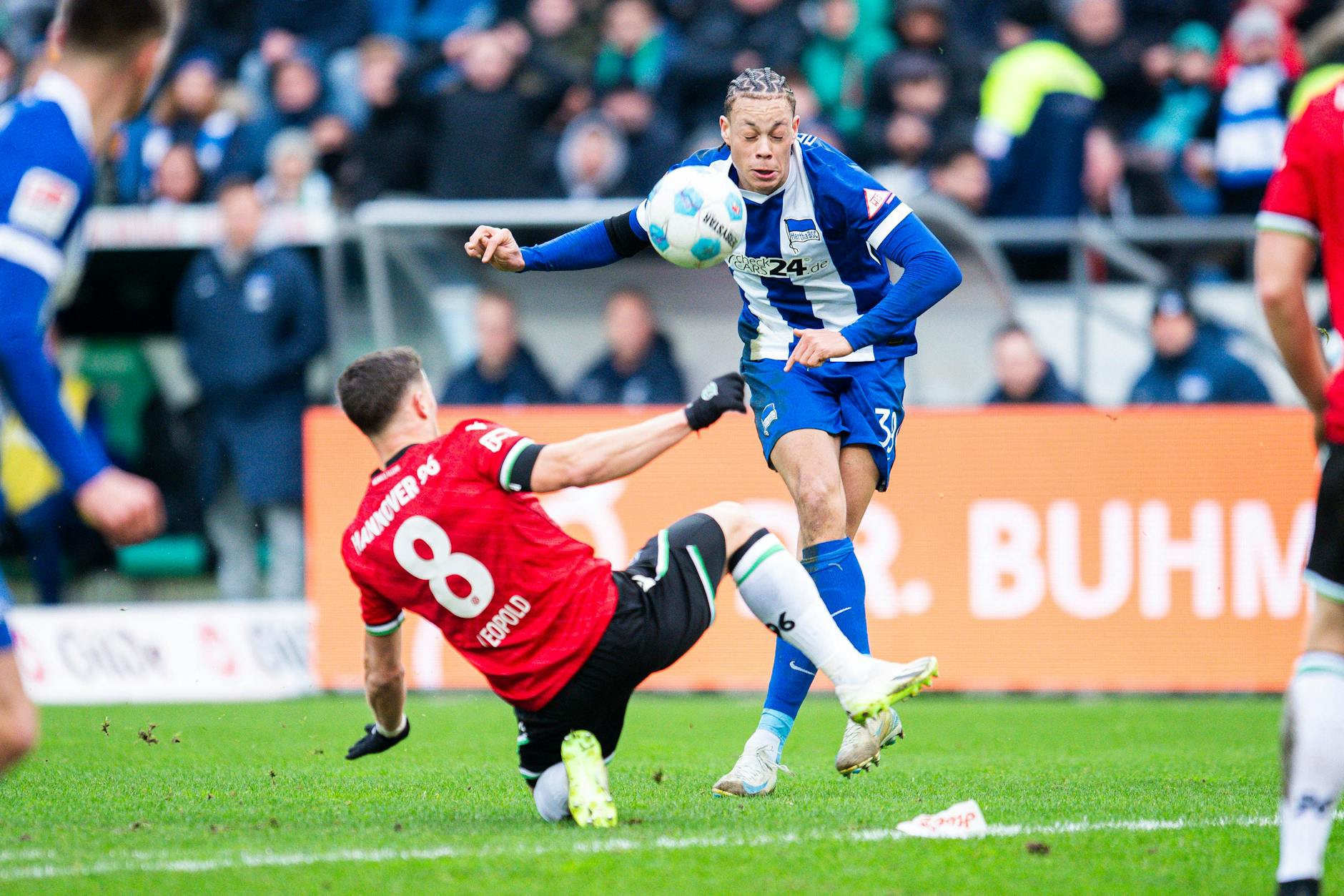 Herthas Derry Scherhant versuchte alles, doch ein Tor gelang ihm in Hannover nicht.