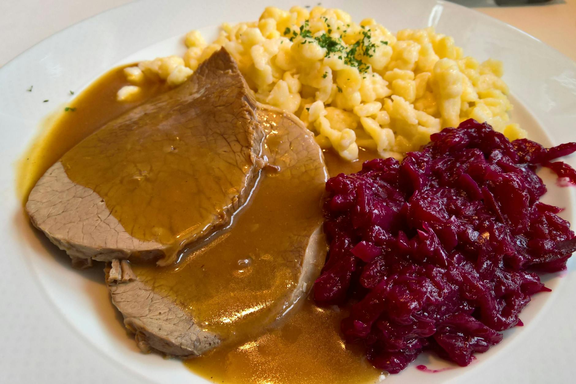 Richtig zubereitet ist Omas Rinderschmorbraten das perfekte Gericht für das Weihnachtsessen.