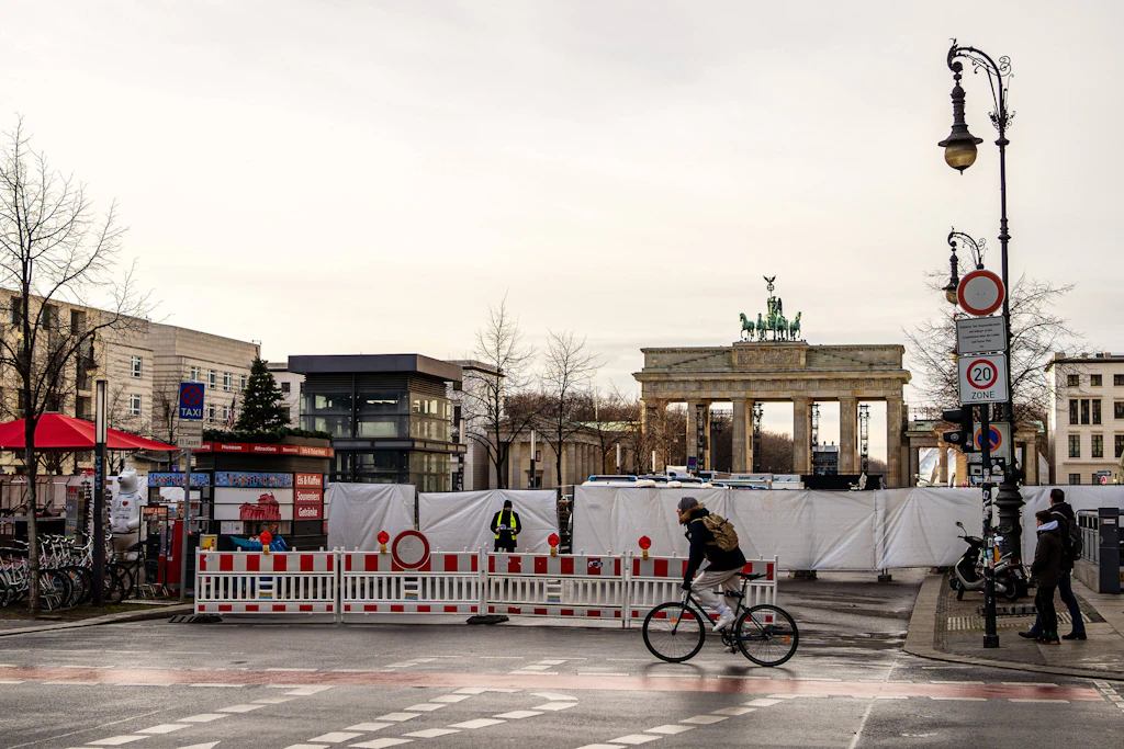 Achtung: Mega-Sperrungen für die Silvesterfeier am Brandenburger Tor!