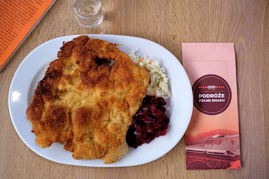 Frisch geklopftes Schnitzel im polnischen Speisewagen. Legende!