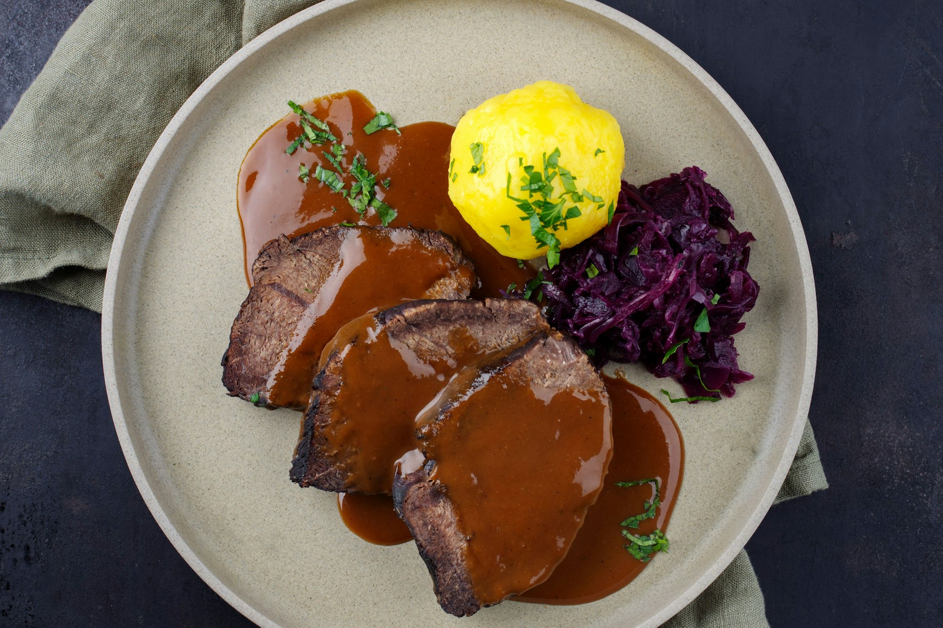 Der Sauerbraten braucht zwar etwas Zeit, gelingt dafür eigentlich immer.