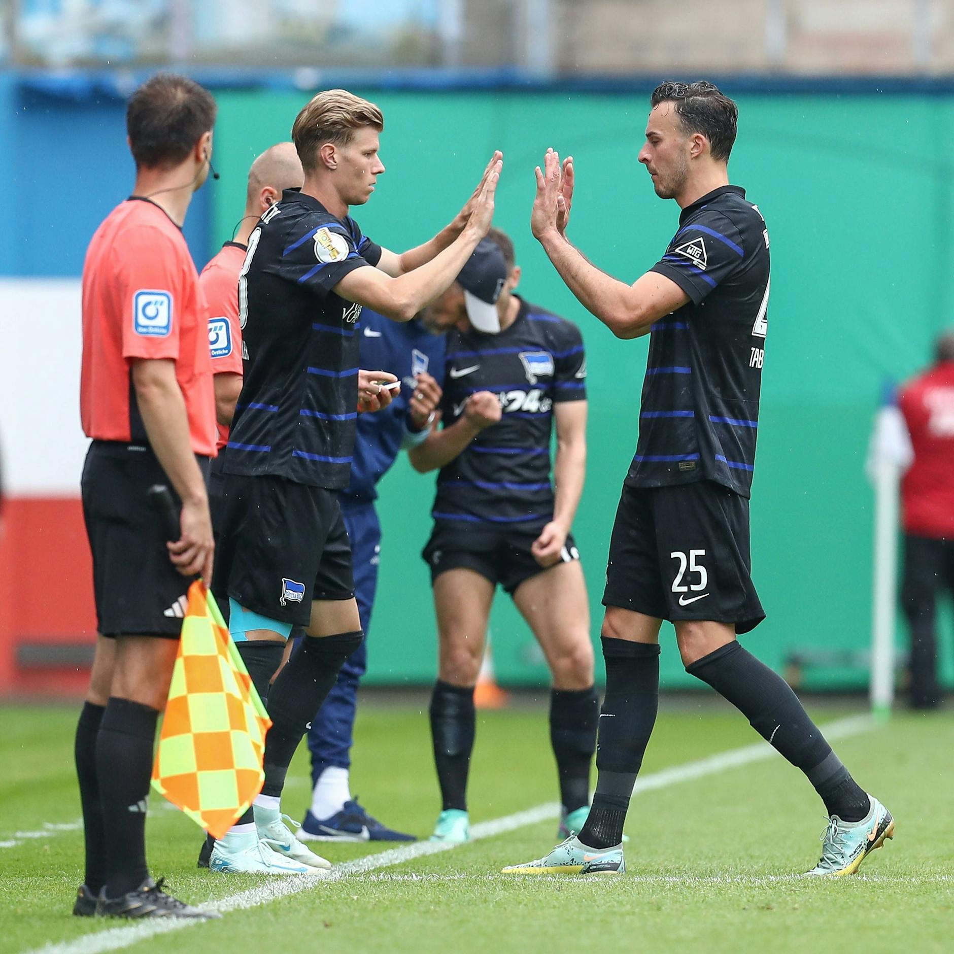 Haris Tabakovic bei seinem letzten Spiel für Hertha BSC, dem 5:1-Pokalsieg in Rostock. Nach 84 Minuten kam für ihn Luca Schuler aufs Feld. Doch der konnte ihn nie ersetzen.