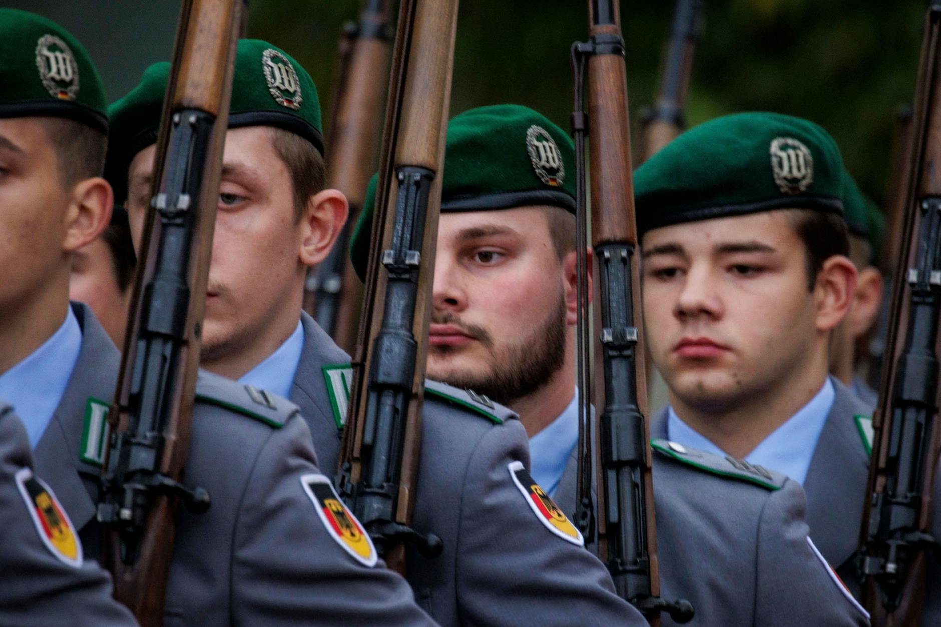 Eine Wehrpflicht wäre ein teures Unterfangen, das weiter umstritten bleibt.