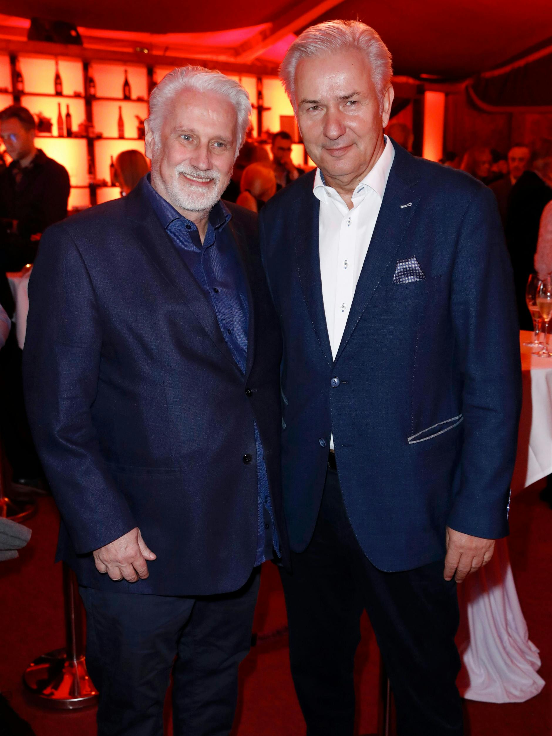 Klaus Wowereit (re.) mit Jörn Kubicki im November 2018 bei der Gala-Premiere im Palazzo-Spiegelpalast in Berlin.