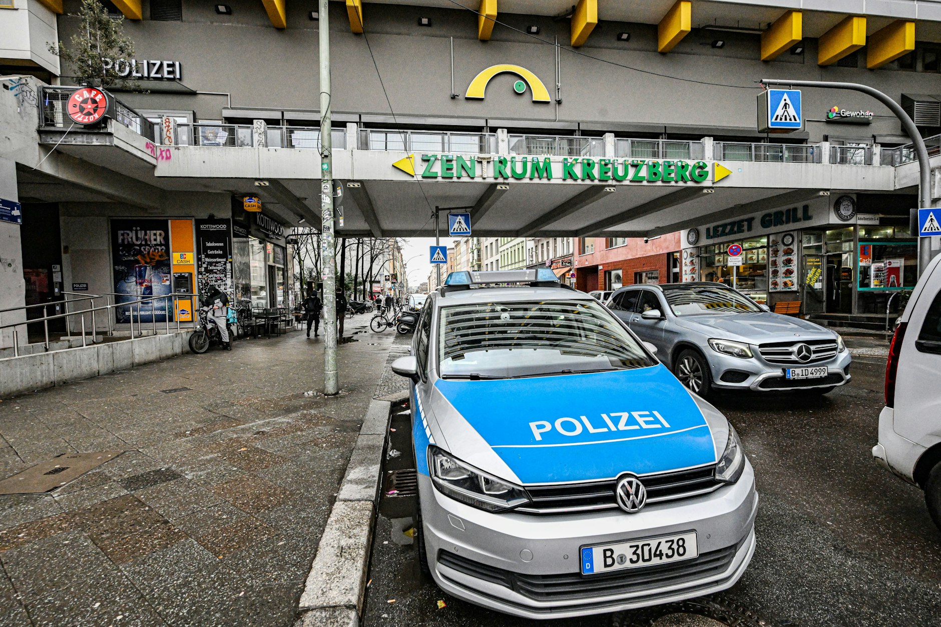 Die Wache am Kotti Kreuzberg, mitten im Kriminalitätsbrennbunkt.