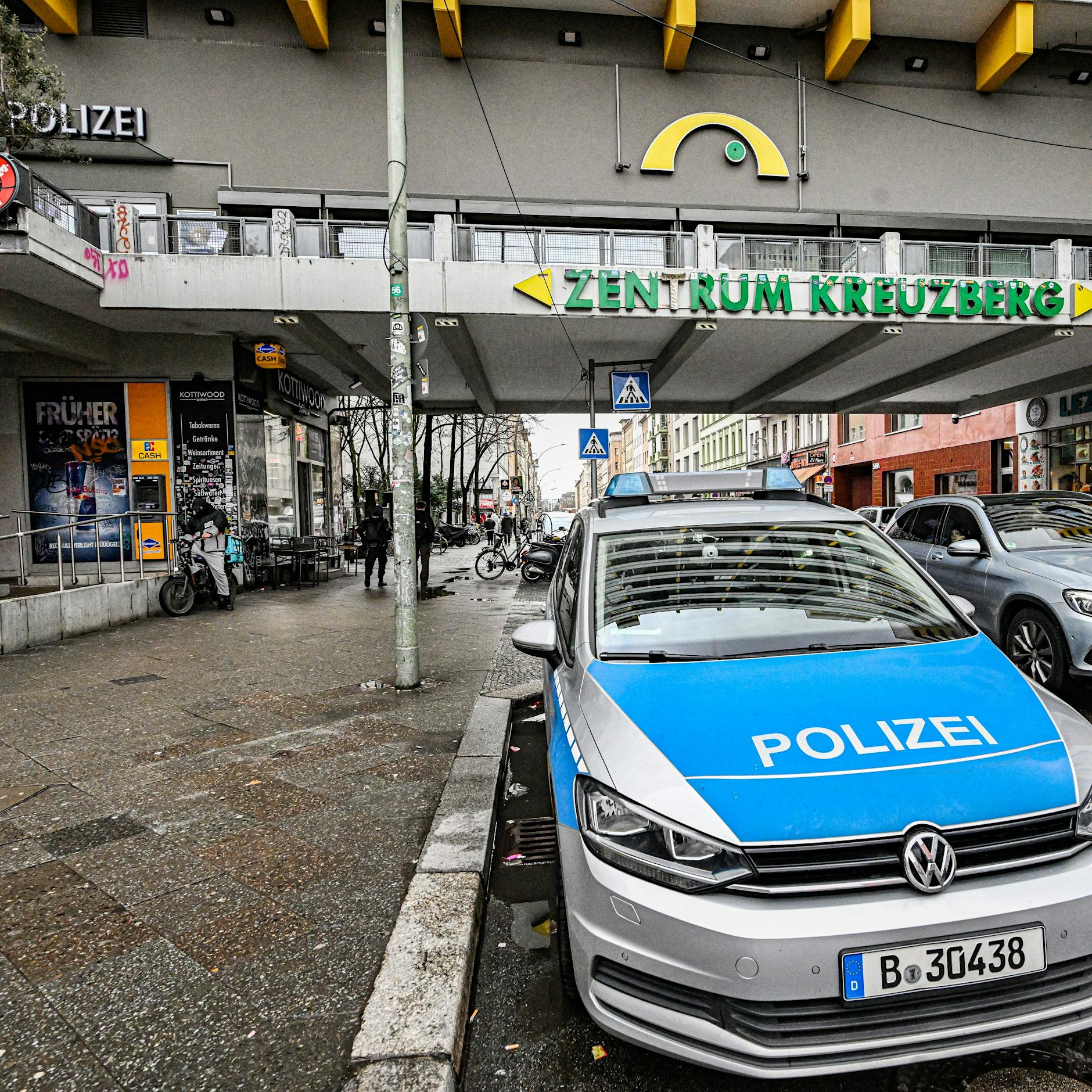 Drogenhändler, Taschendiebe, Gewalt: Aber die Polizei lobt die Kotti-Wache