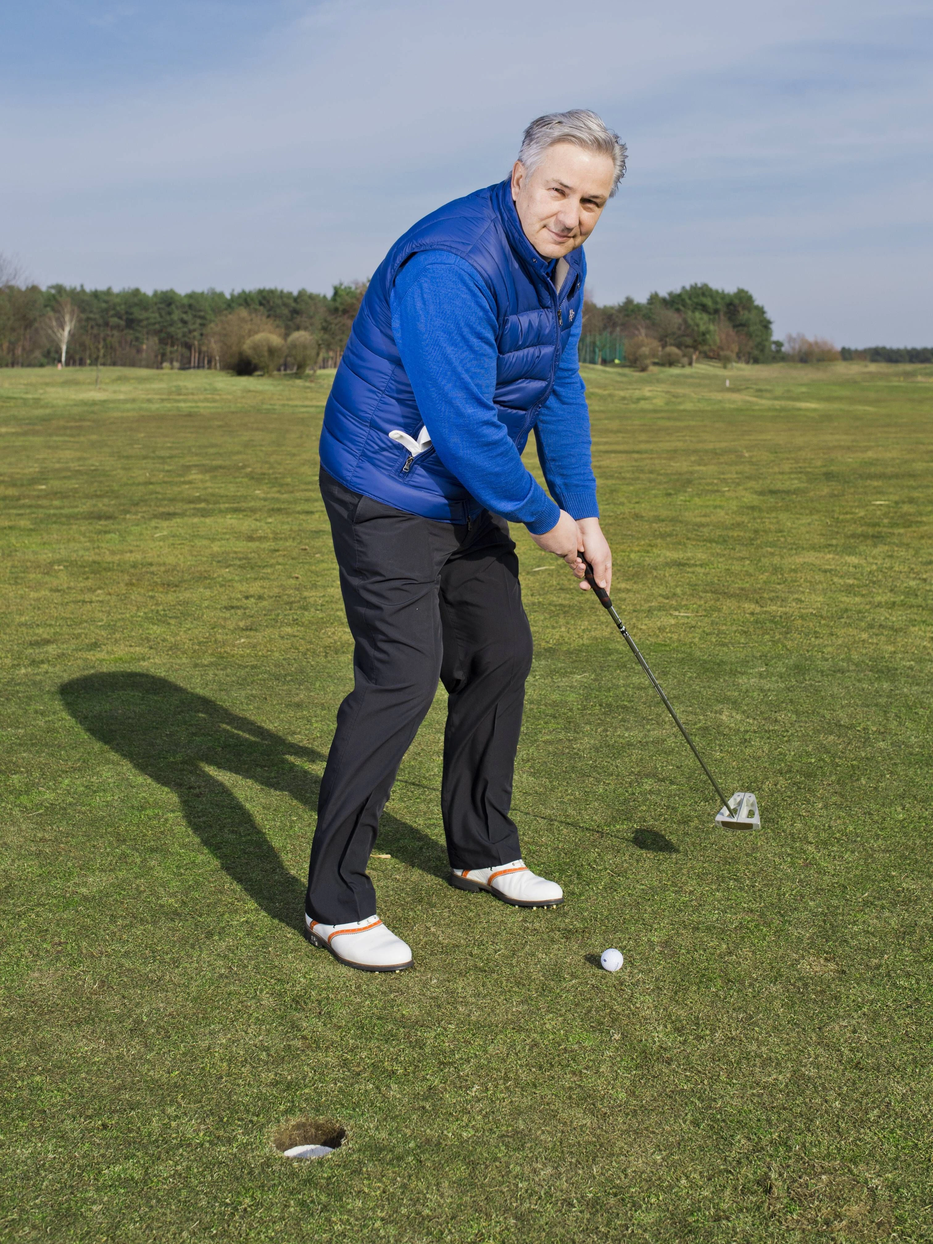 Nicht zufrieden mit seinem Handicap, aber mit viel Spaß dabei. Klaus Wowereit spielt viel Golf.
