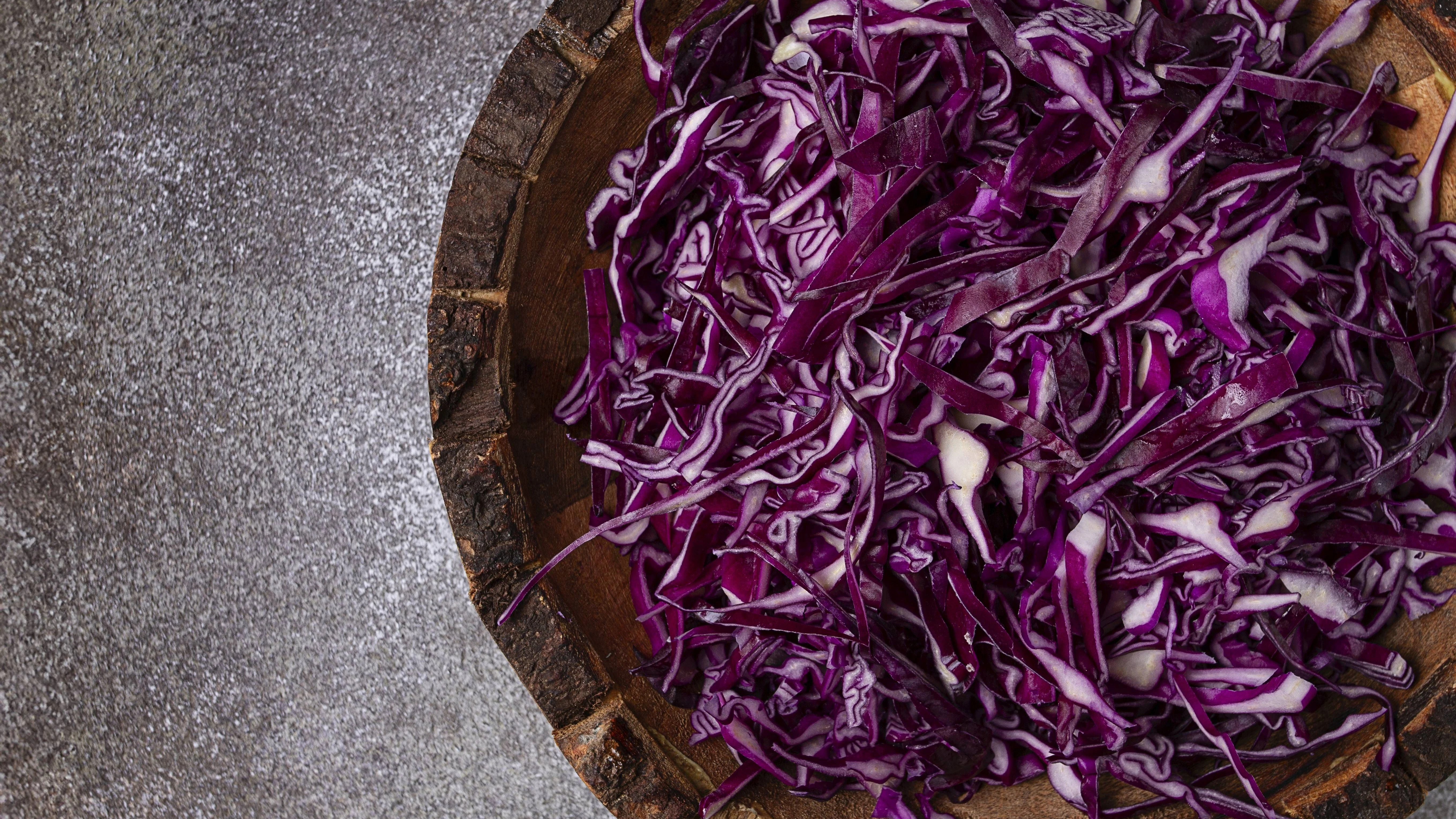 Probieren Sie das Rezept für Rotkohl gleich mal aus.