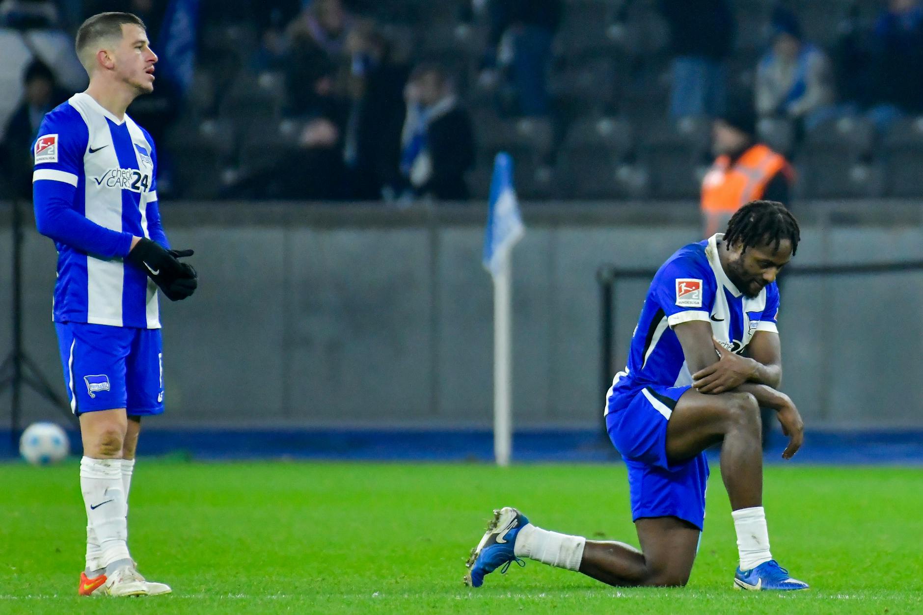 Zu oft gab es nach dem Abpfiff Frust. Herthas Mittelfeldboss Diego Demme und Kampfmaschine Deyo Zeefuik nach der 1:2-Heimblamage gegen Münster.