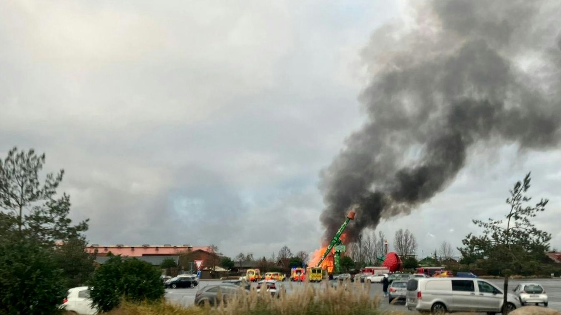 Am Weihnachts-Morgen ist auf dem Karls Erdbeerhof in Rövershagen ein Feuer ausgebrochen.