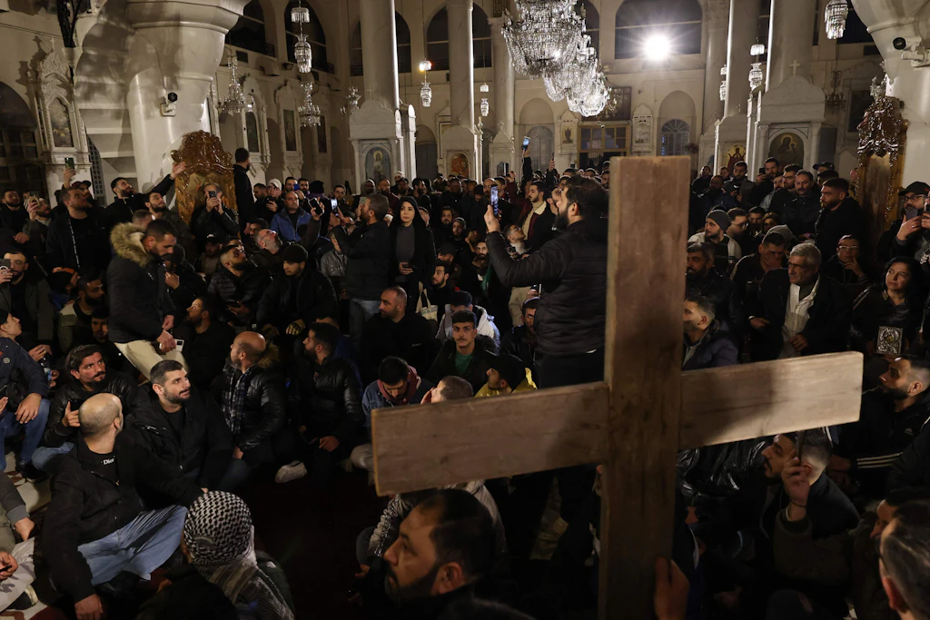 Noel ağacının yakıldığı şüphesinin ardından Şam'da gösteriler
