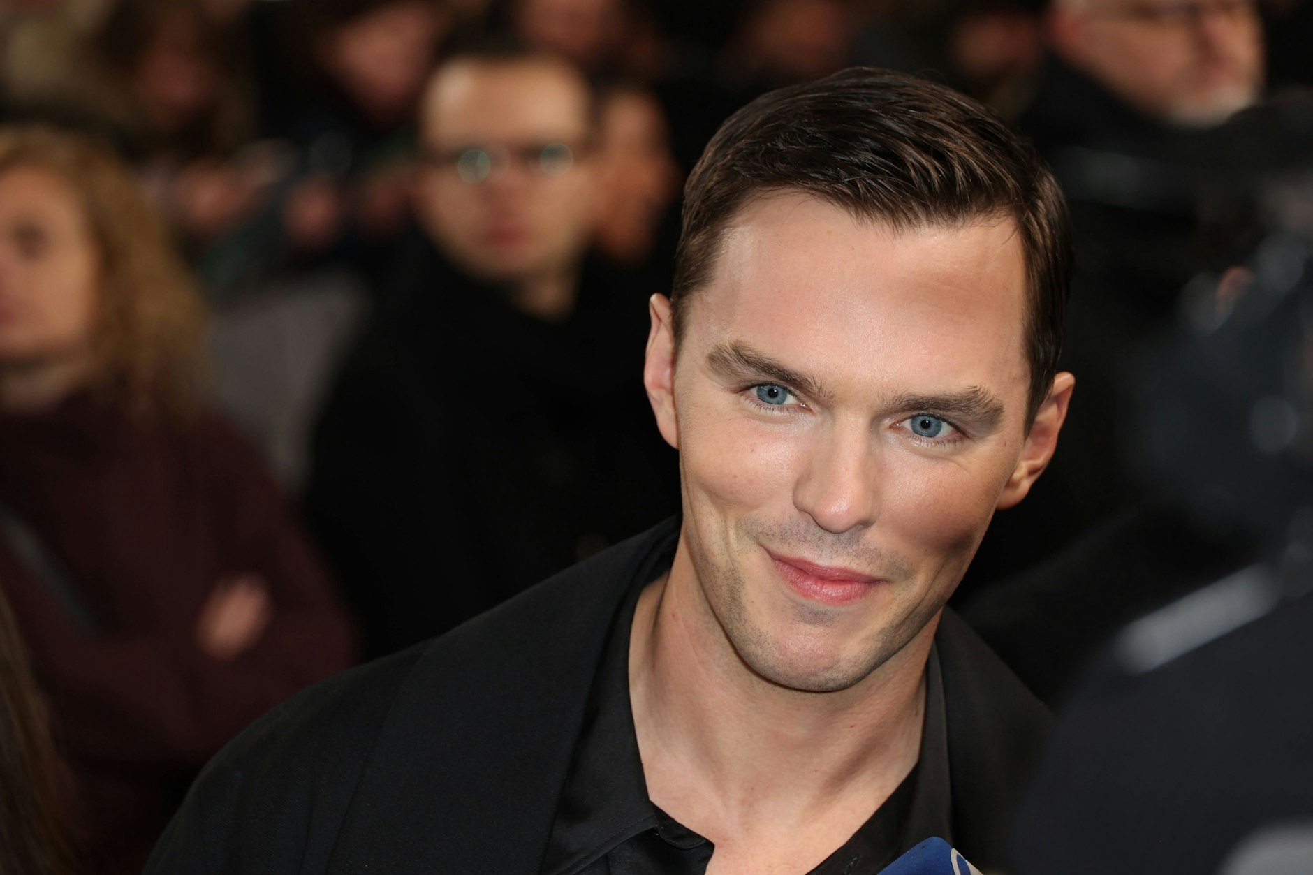 Nicholas Hoult im Zoo Palast in Berlin bei der Welt-Filmpremiere von „Nosferatu“.