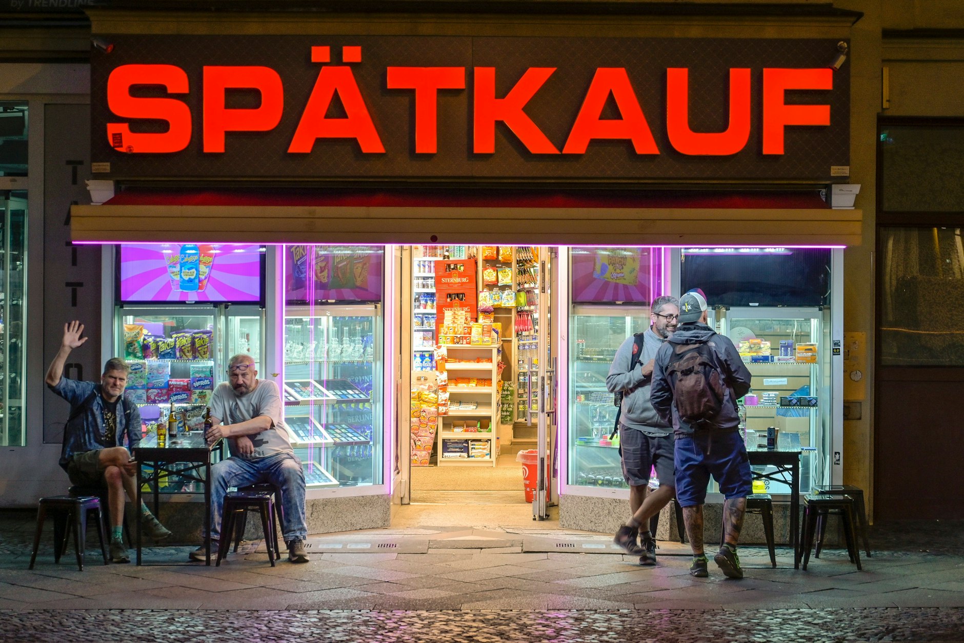 Wer schnell ein kühles Blondes in der Biergarnitur zischen möchte, ist am Späti richtig. Aber wer will das heute noch?