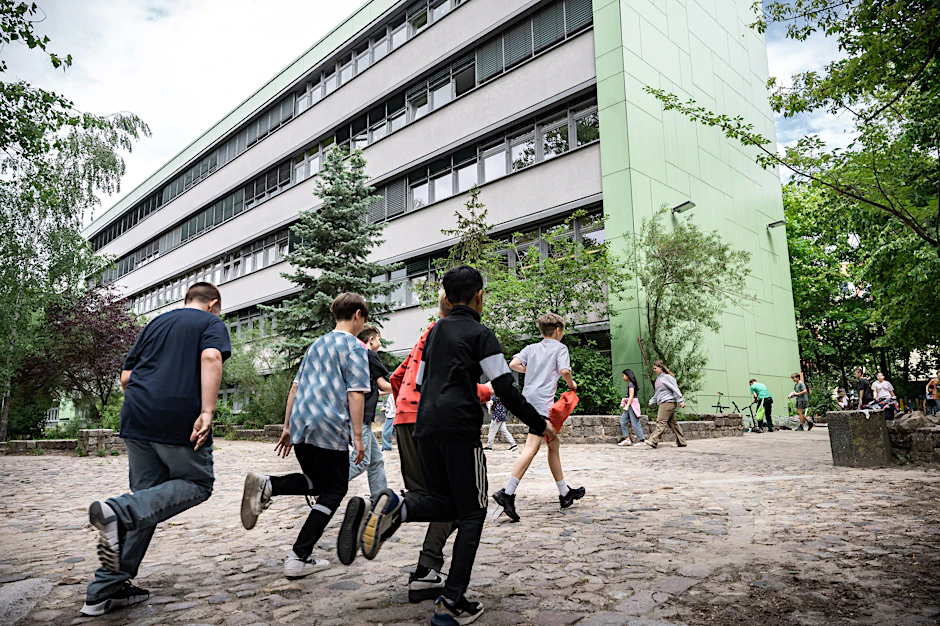 Neue Schulen sollen in Berlin nur noch billig –„quadratisch, praktisch, gut“ gebaut werden.