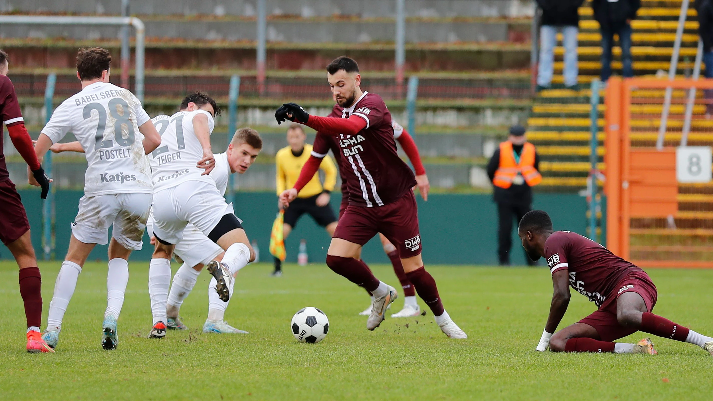 Rufat Dadashov (M.) verabschiedete sich mit zwei Toren gegen Babelsberg in die Winterpause – eine Wohltat für die Seele nach langer Flaute.