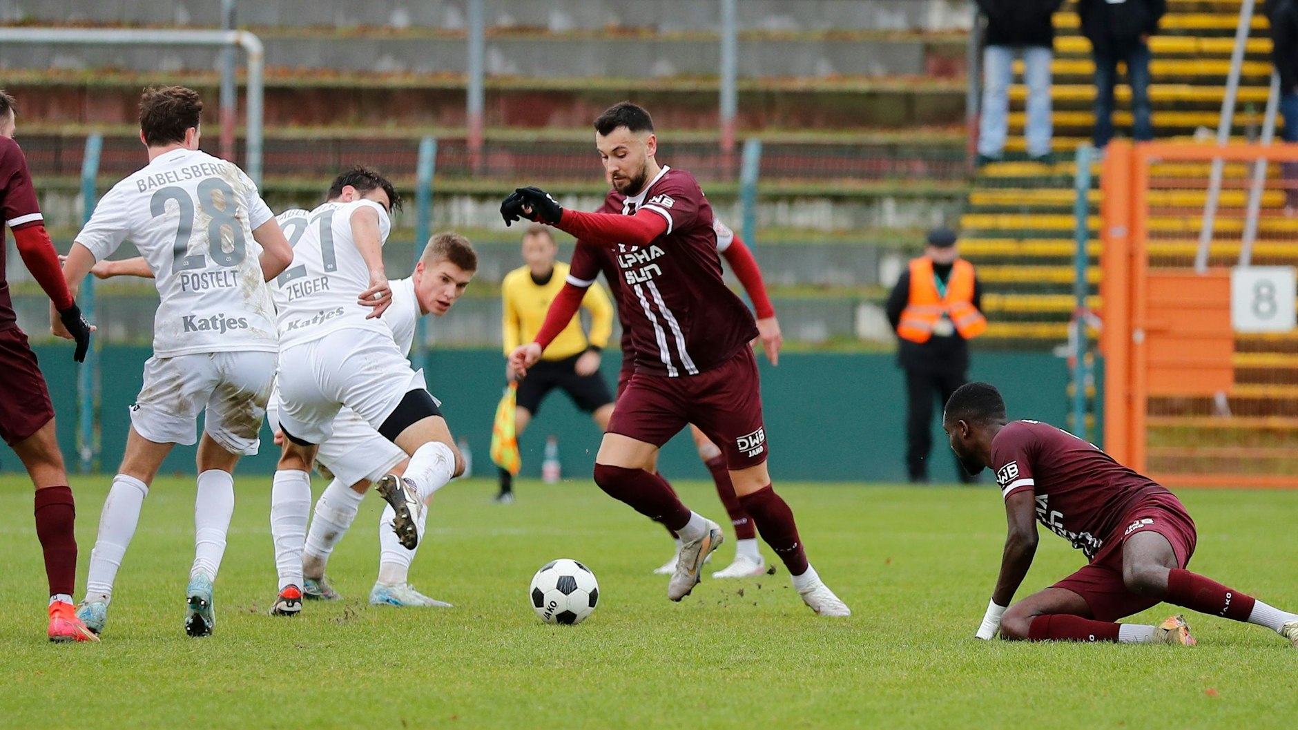 Rufat Dadashov (M.) verabschiedete sich mit zwei Toren gegen Babelsberg in die Winterpause – eine Wohltat für die Seele nach langer Flaute.