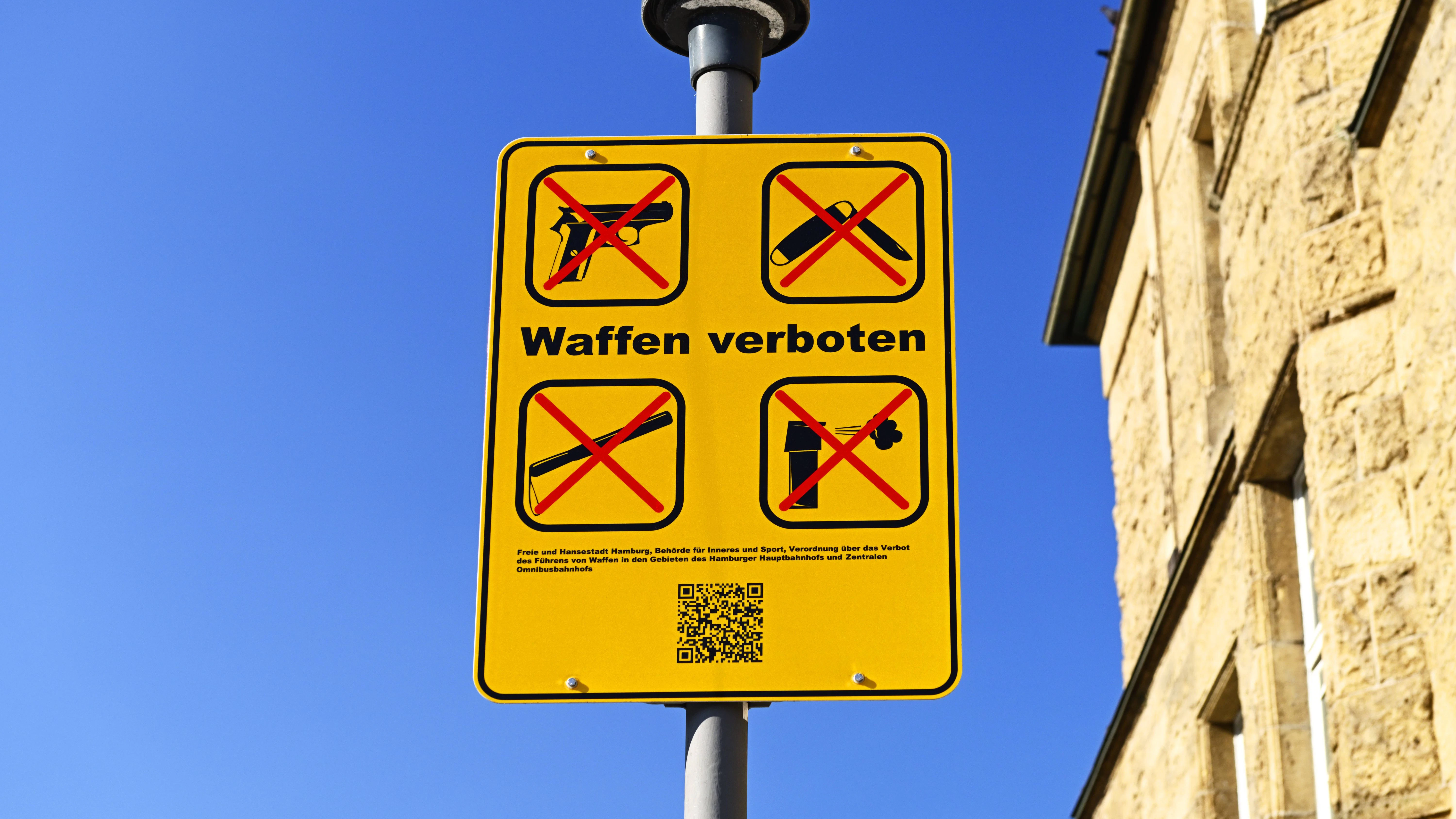 Ab dem 15. Februar gibt es in Berlin drei Messerverbotszonen. Ähnlich wie hier in Hamburg werden die Bereiche durch Piktogramme kenntlich gemacht.