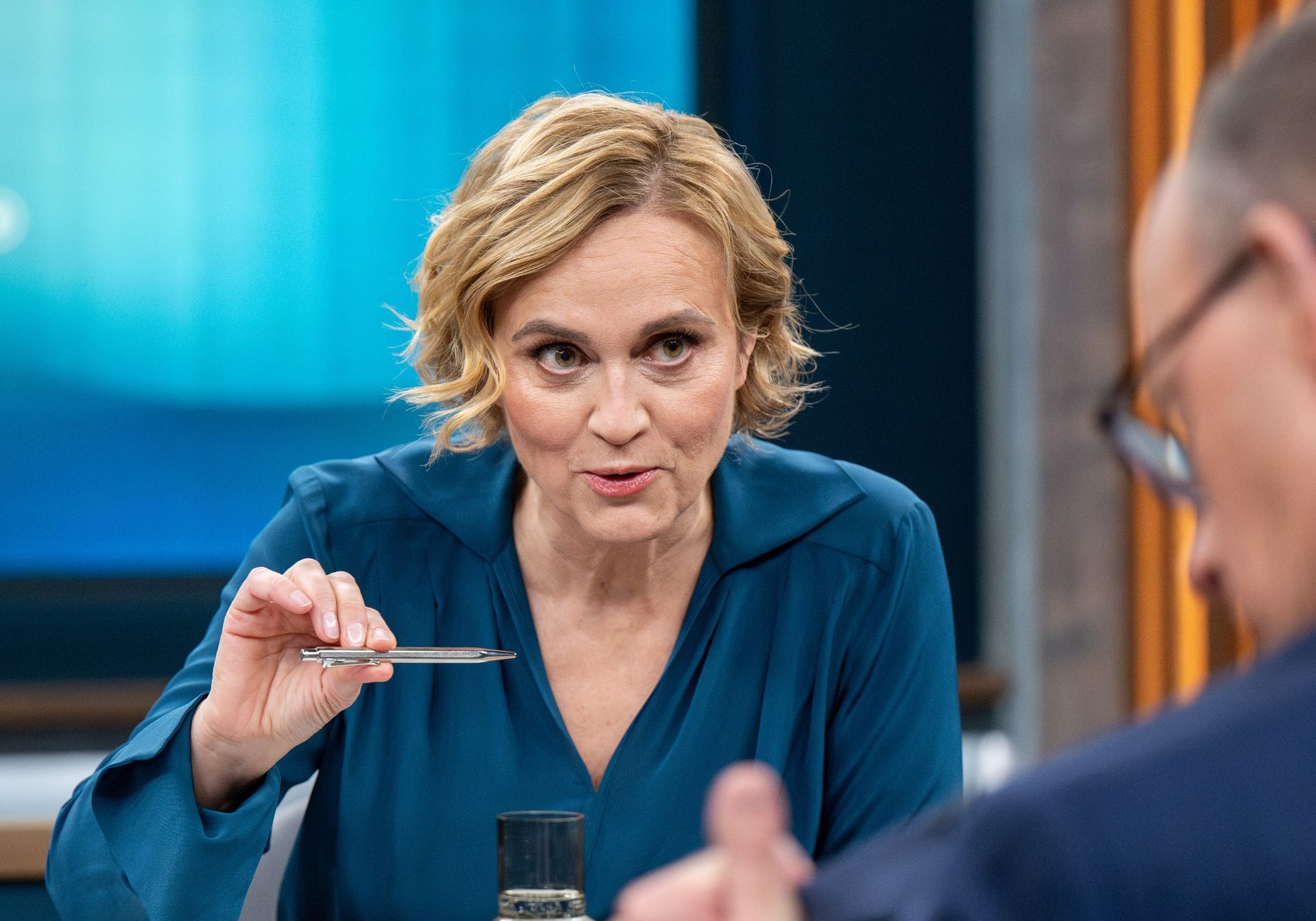 Klarer Favorit, klarer Verlierer! Welche Partei 2024 am meisten in öffentlich-rechtlichen Talkshows vertreten war