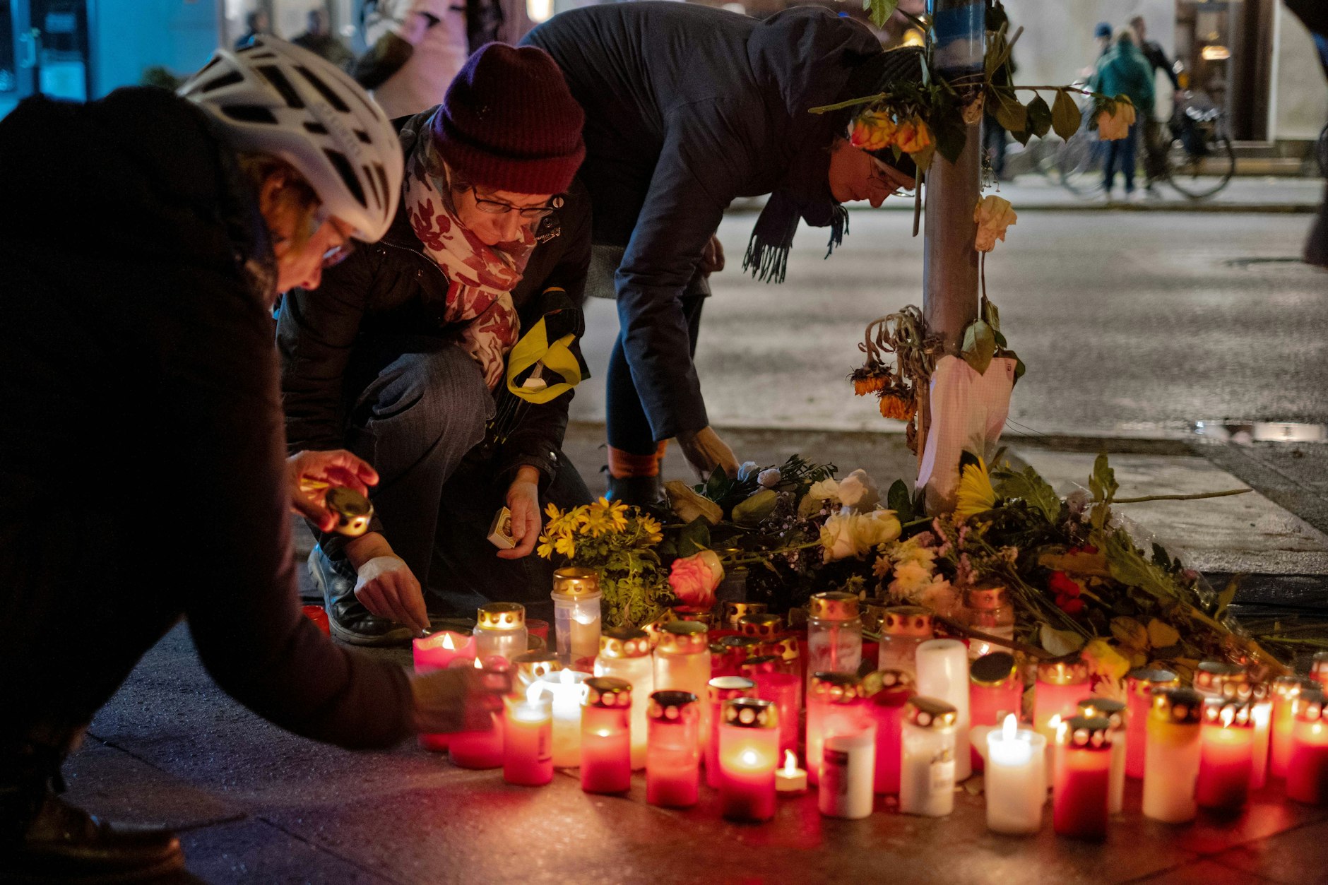 Mahnwache nach einem tödlichen Fahrradunfall an der Breiten/ Mühlenstraße in Pankow. Seit Anfang Januar sind elf Radfahrer getötet worden. 24 Fußgänger starben.