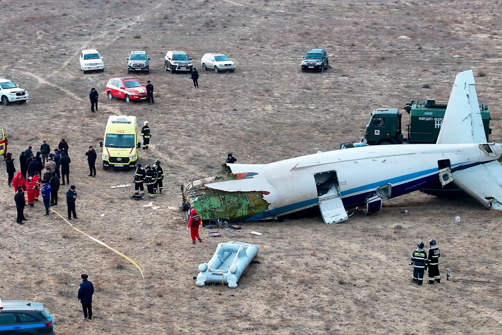 Flugzeugabsturz in Aserbaidschan: Hinweise auf Beschuss durch russische Luftabwehr verdichten sich
